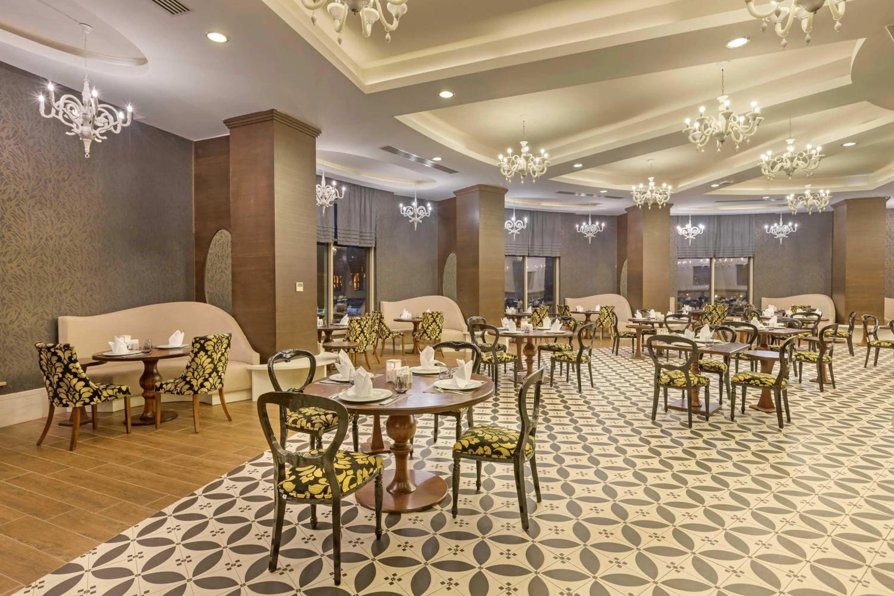 Restaurant/places to eat in Kirman Belazur Resort & Spa