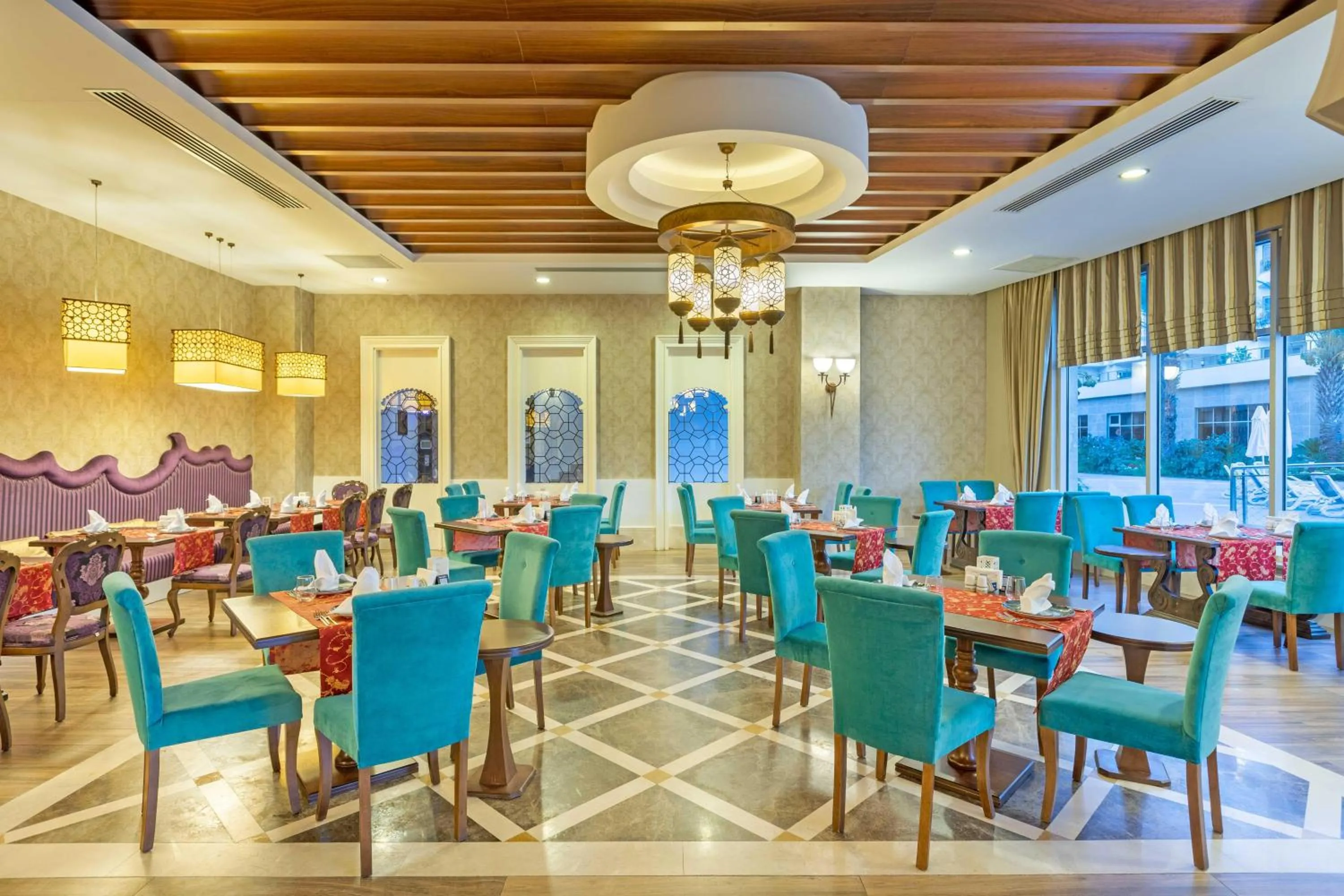 Restaurant/places to eat in Kirman Belazur Resort & Spa