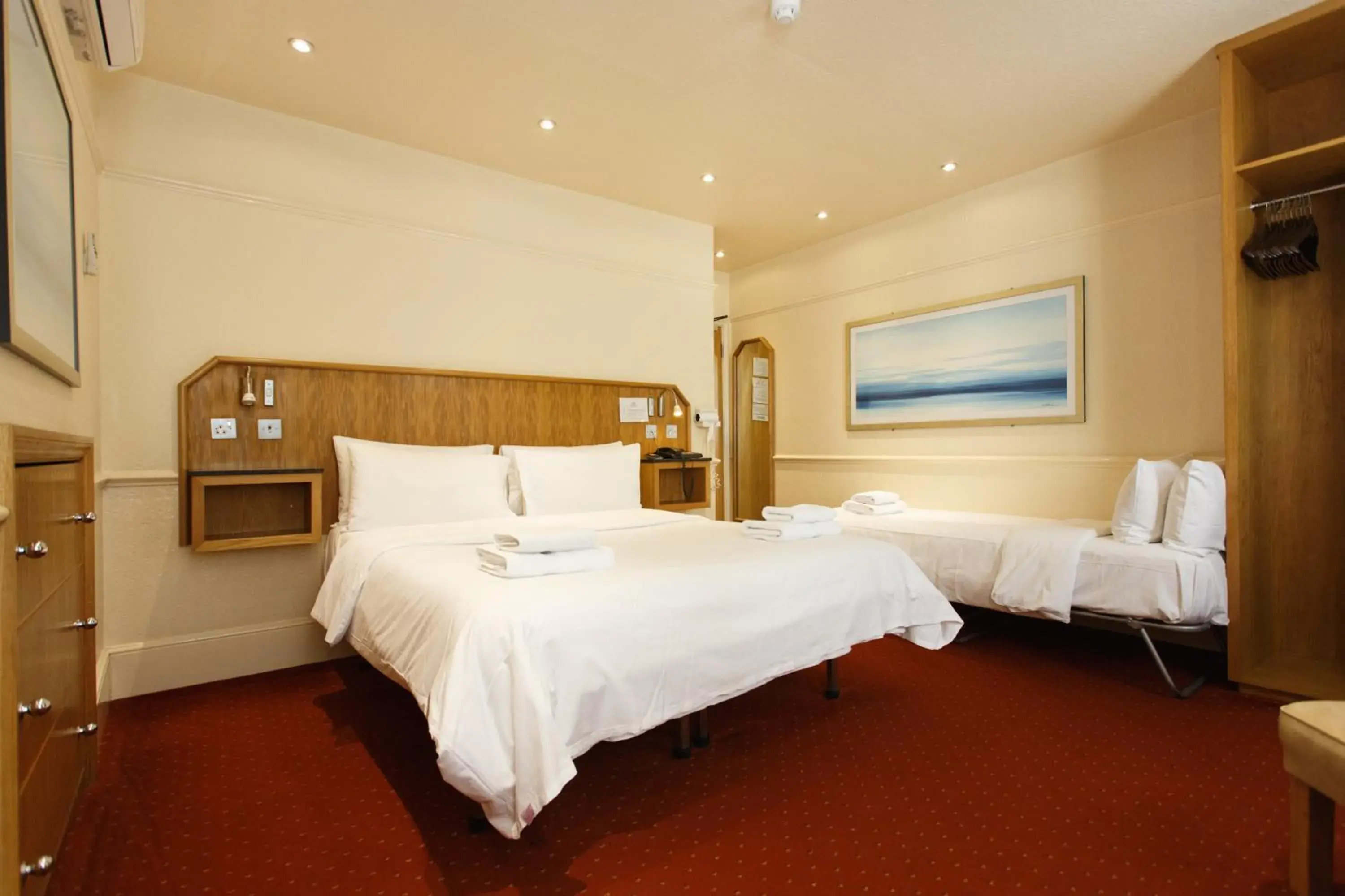 Photo of the whole room, Bed in Morgan Hotel Photo of the whole room, Bed in Morgan Hotel