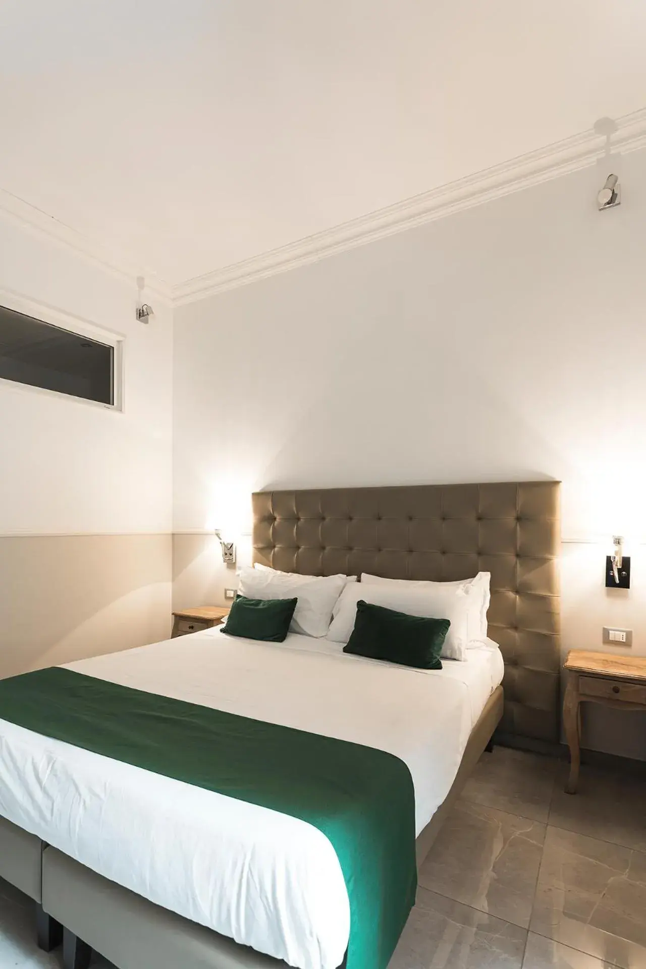 Superior Double or Twin Room with City View in Vaticano Luxury Guest House Superior Double or Twin Room with City View in Vaticano Luxury Guest House