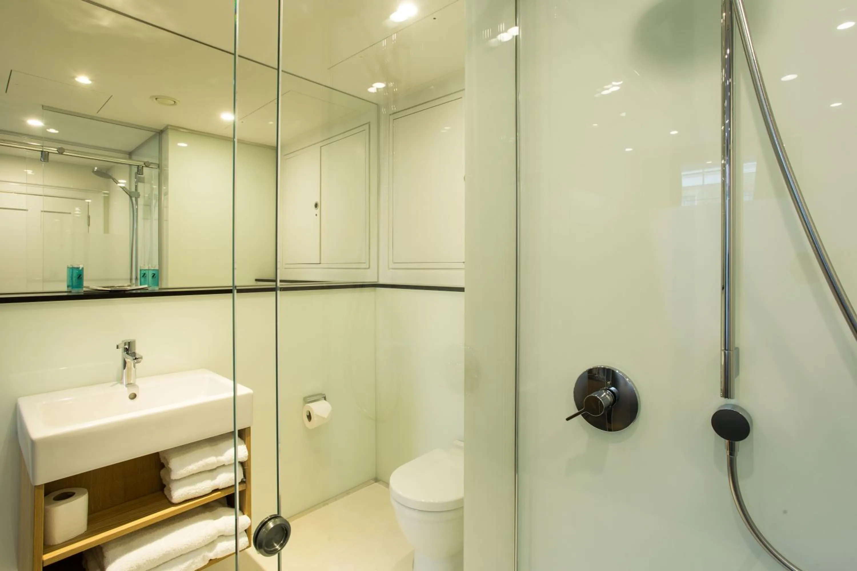 Bathroom in The Z Hotel Gloucester Place