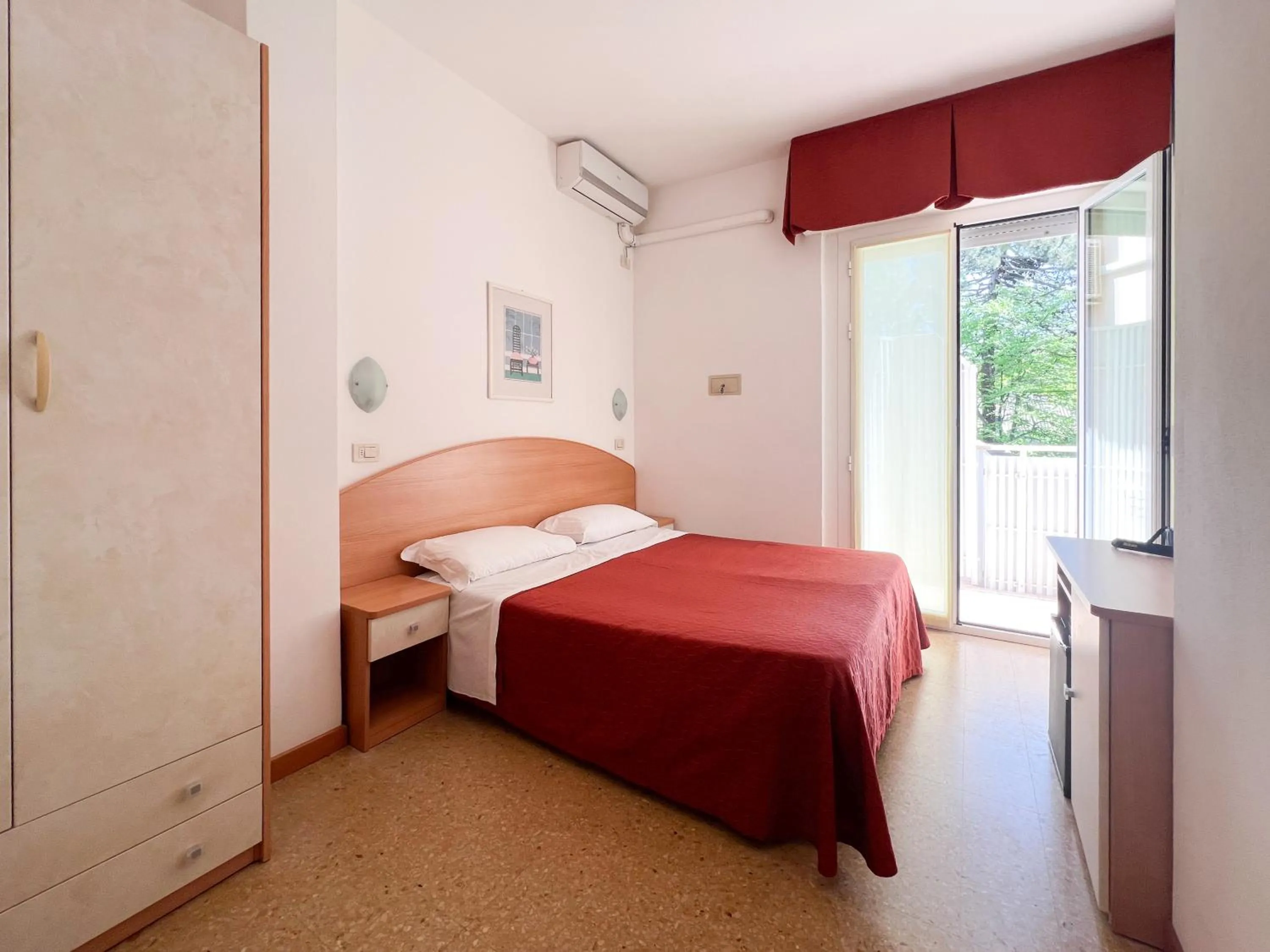 Photo of the whole room, Bed in Hotel Chery