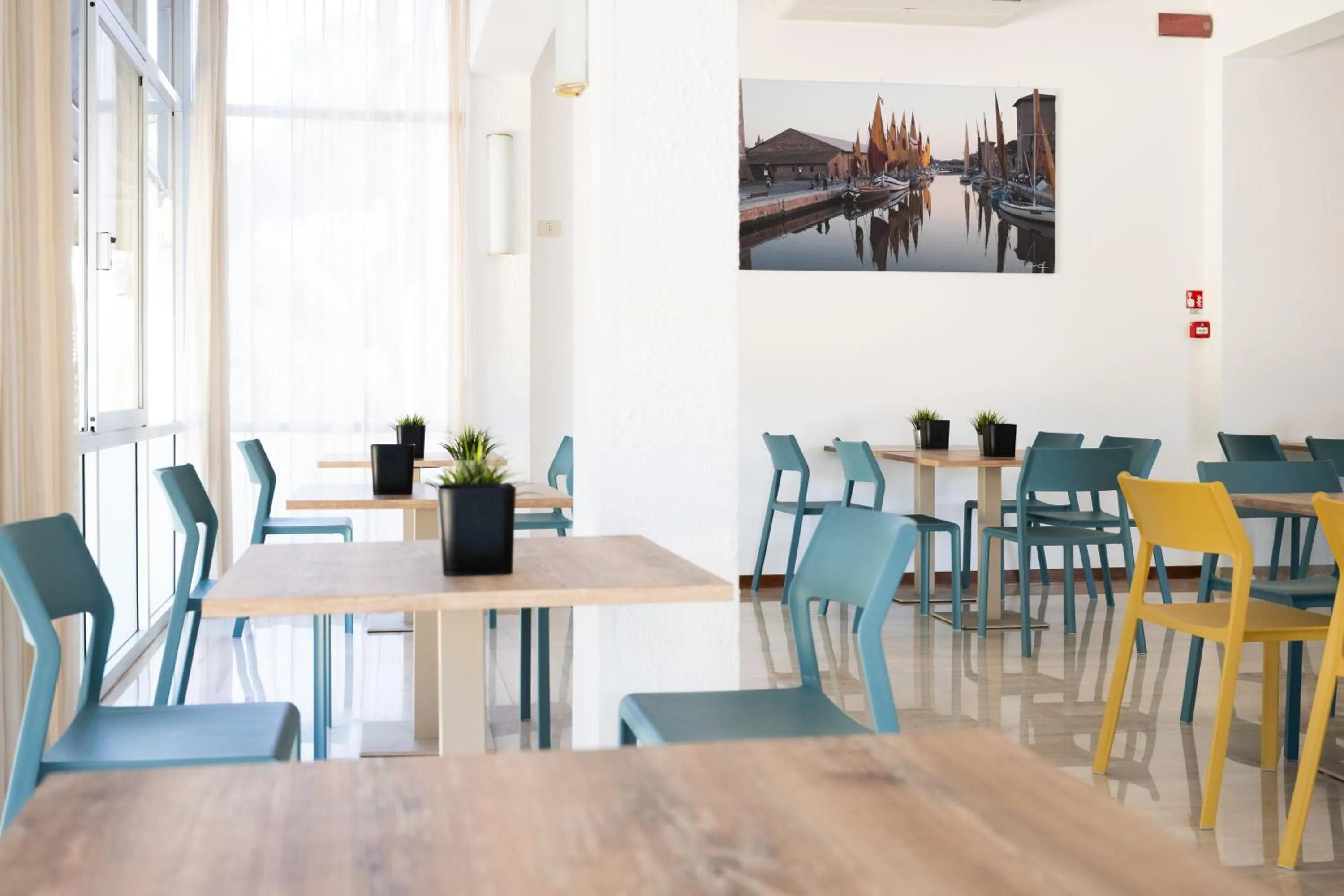 Restaurant/places to eat in Hotel Chery