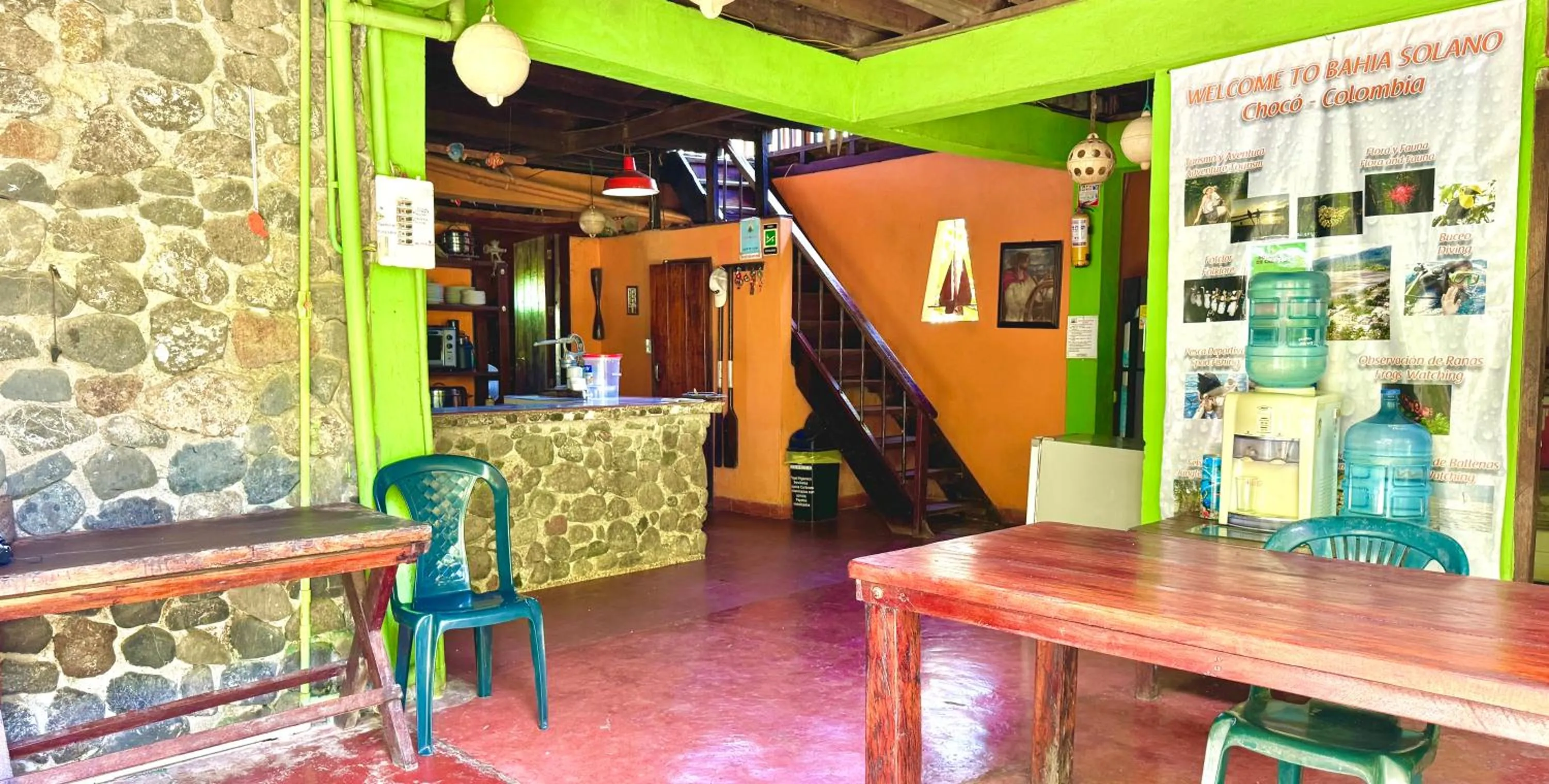 Restaurant/places to eat in Posada Turística Rocas De Cabo Marzo