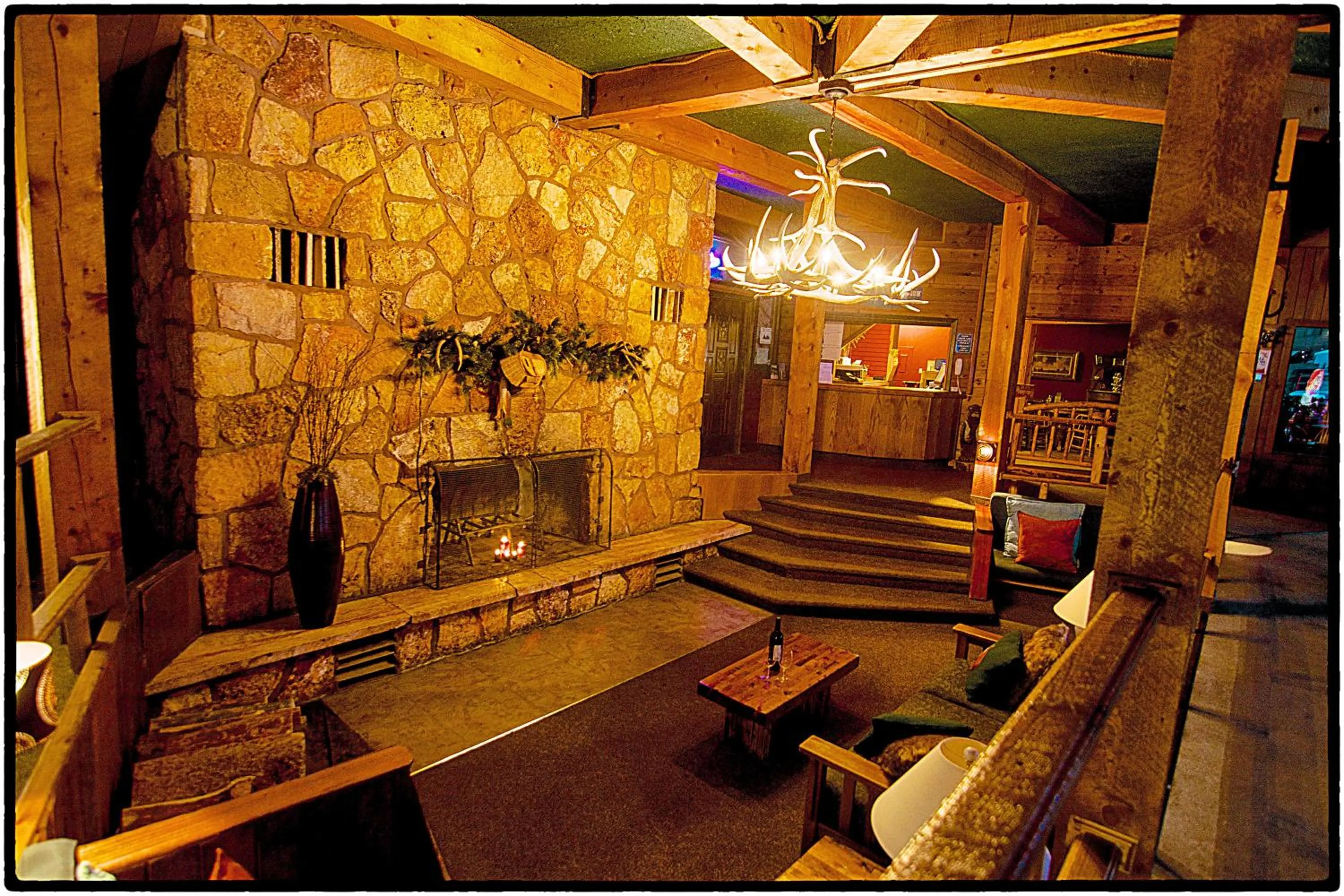 Lobby or reception in Soda Butte Lodge