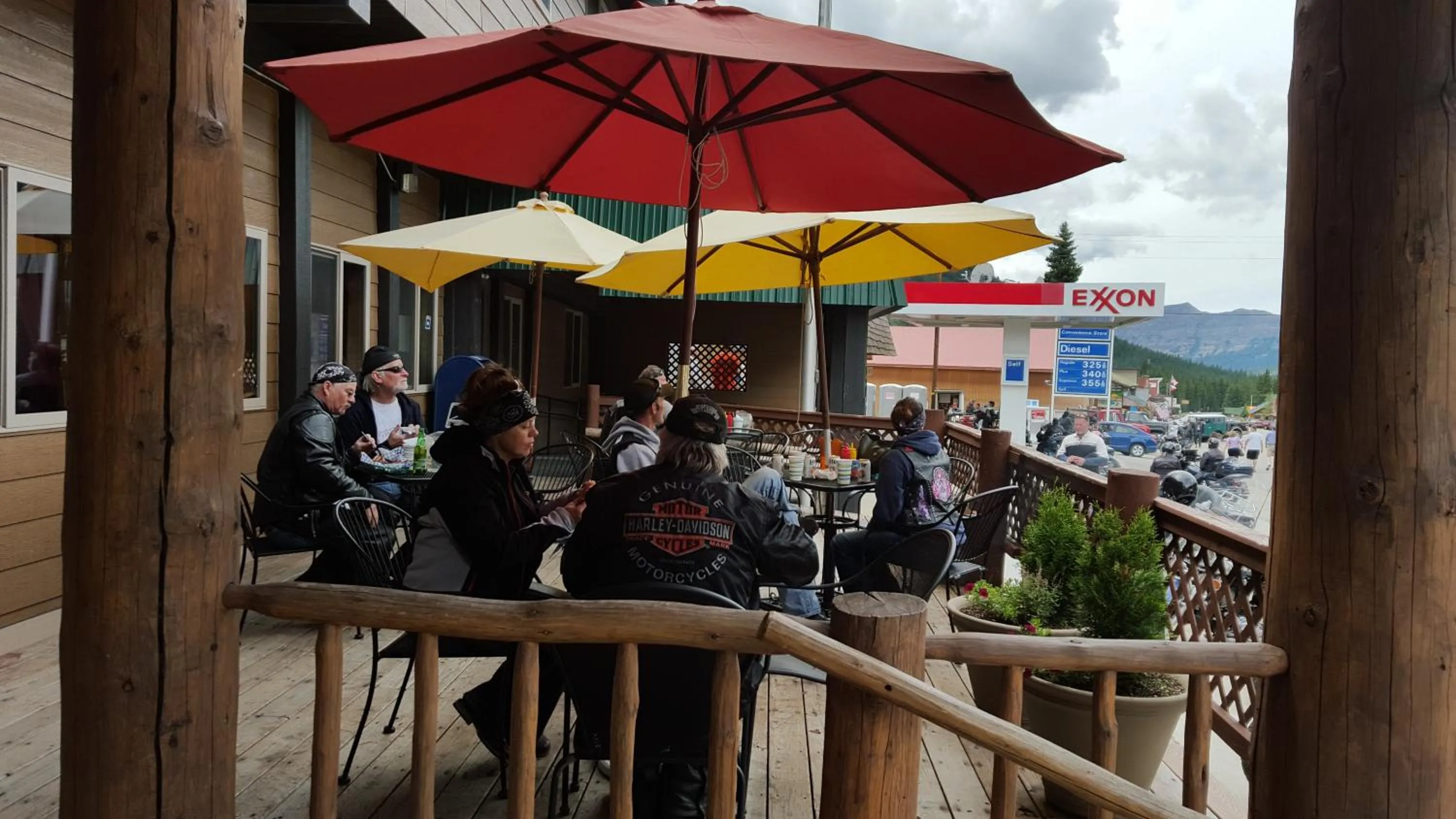 Patio in Soda Butte Lodge