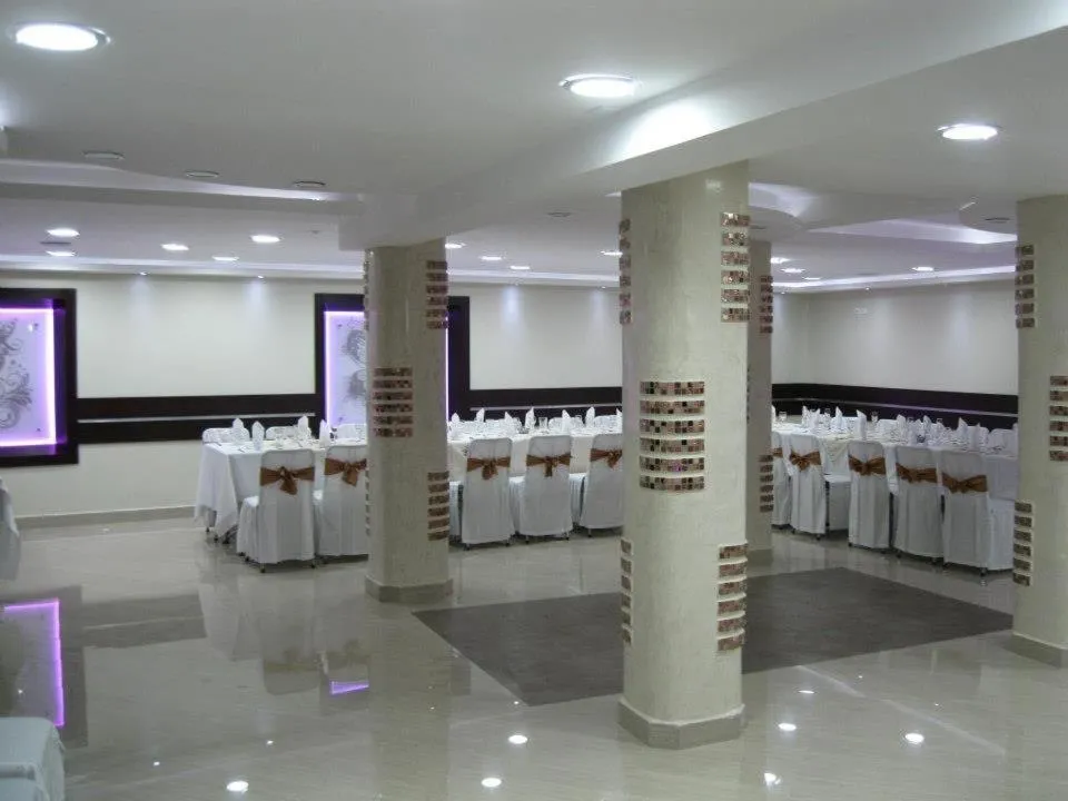 Restaurant/places to eat in Gran Hotel Napoleón