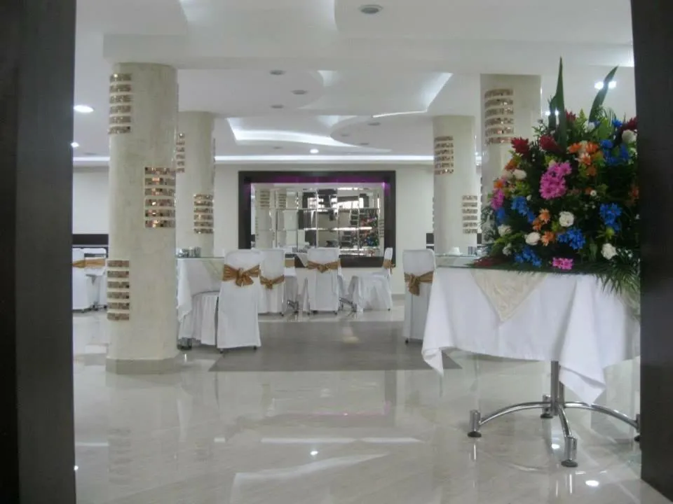 Restaurant/places to eat in Gran Hotel Napoleón