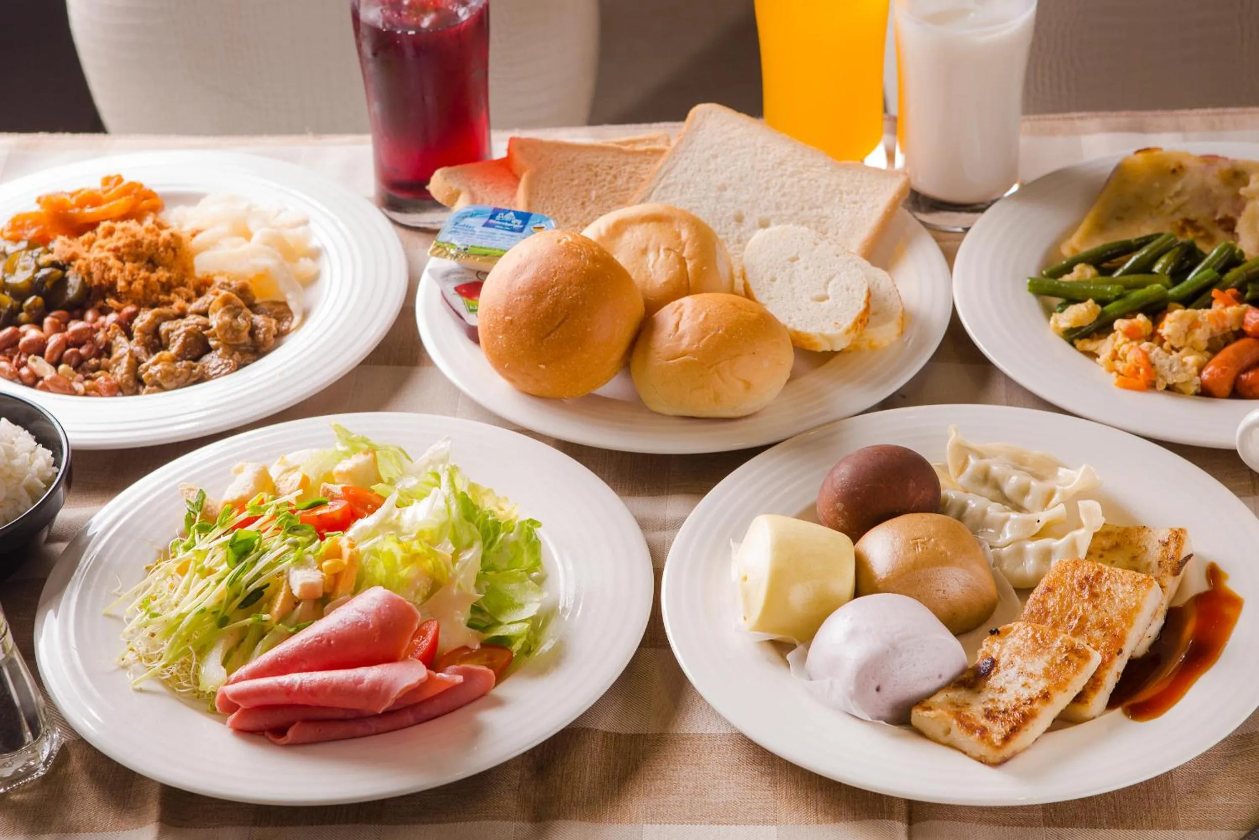 Buffet breakfast in Shui Sha Lian Hotel