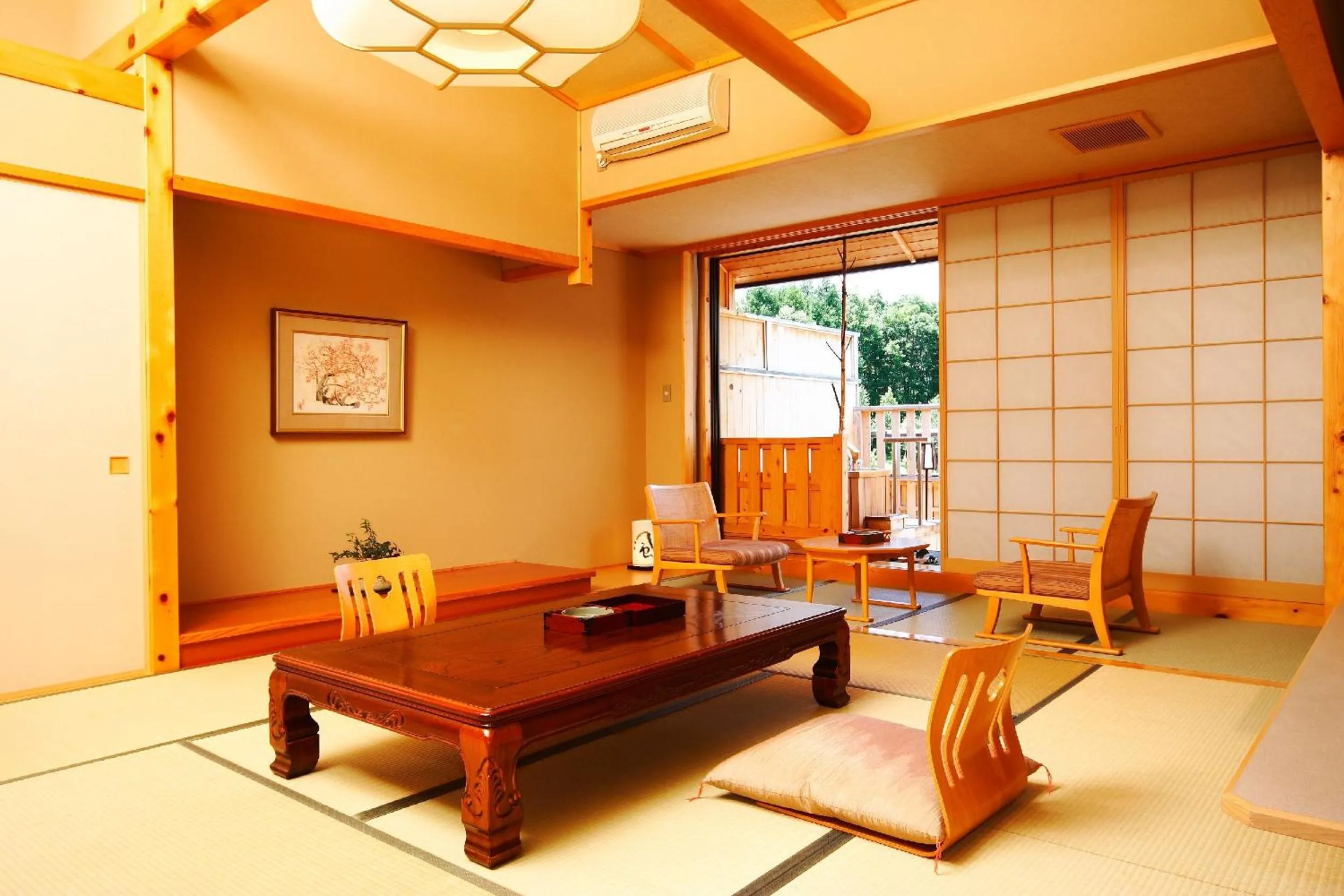 Photo of the whole room in Tsutaya Tokinoyado Kazari