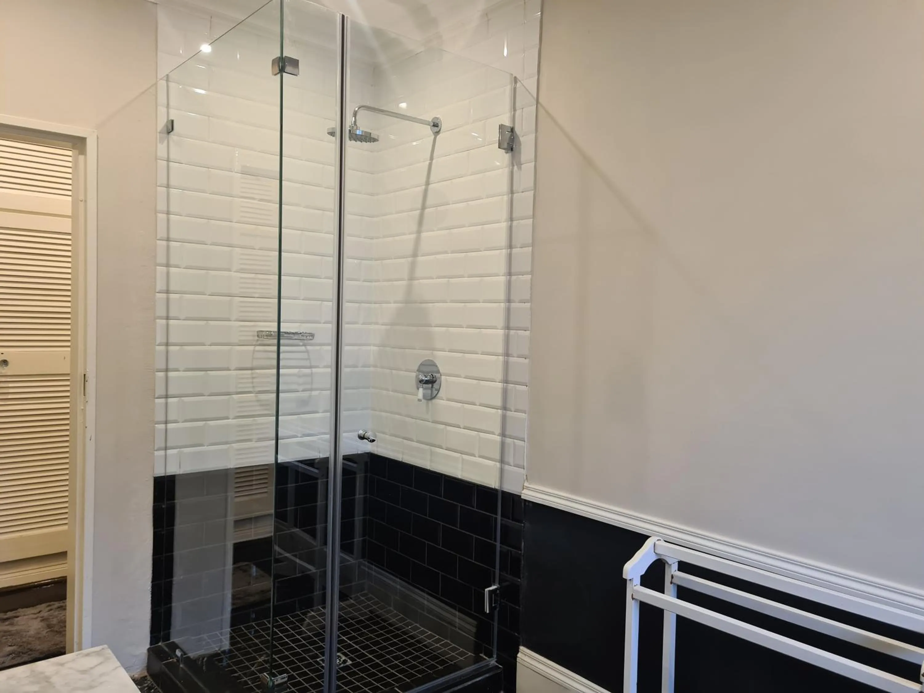 Shower in Smithgrove Guesthouse