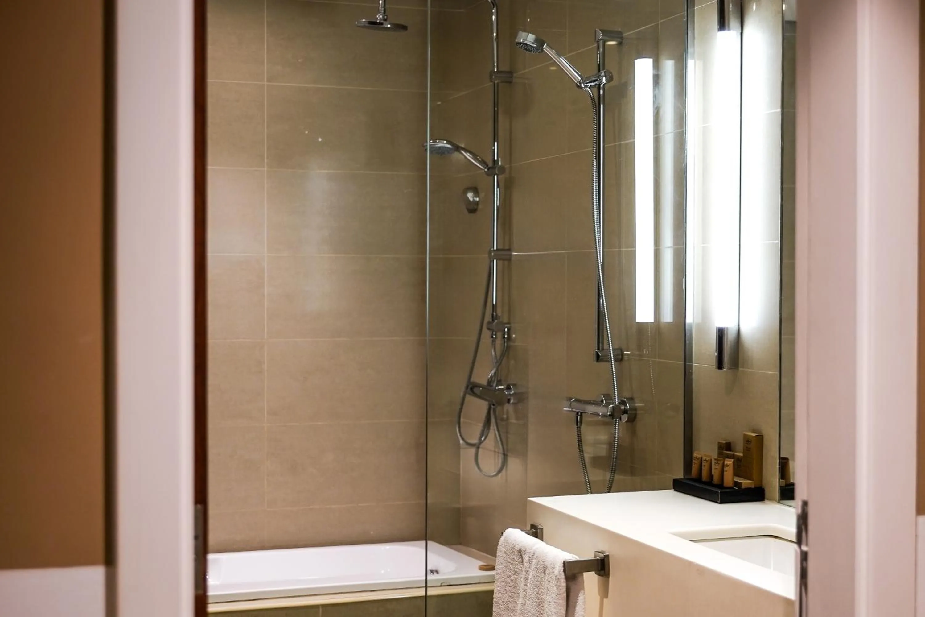 Shower in Awfad Hotel