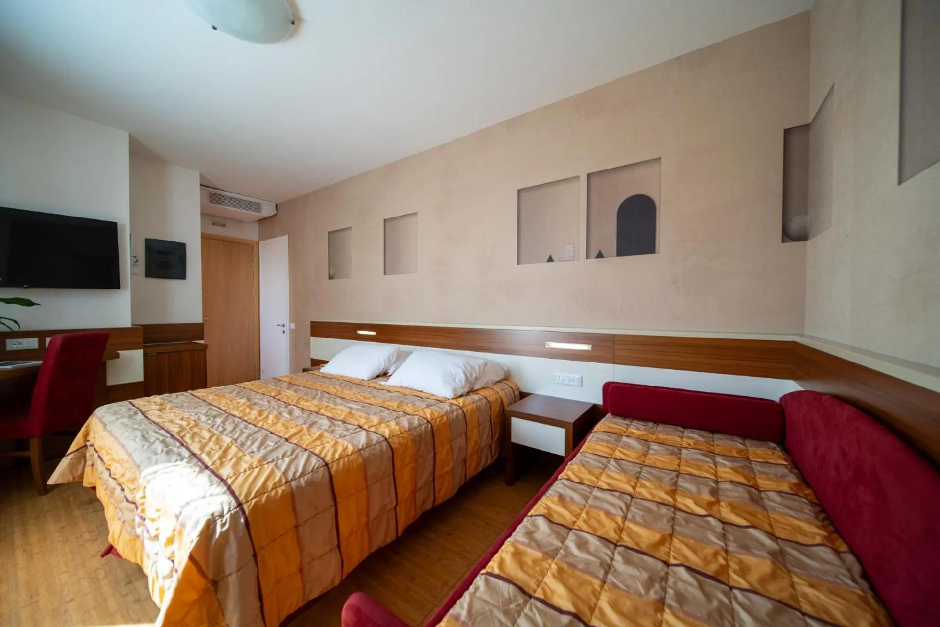 Bedroom, Bed in Hotel Palma de Majorca