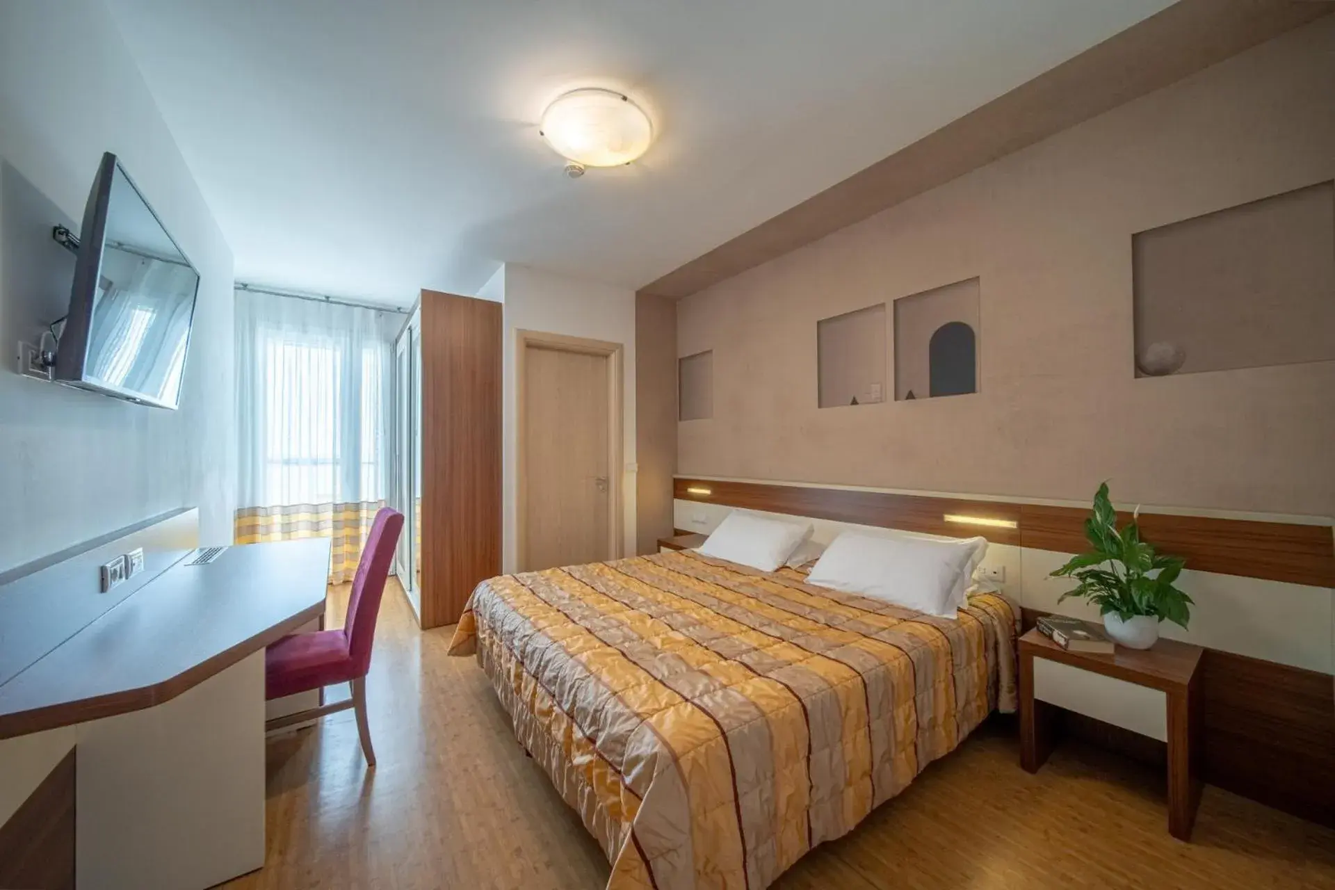 Deluxe Double or Twin Room in Hotel Palma de Majorca Deluxe Double or Twin Room in Hotel Palma de Majorca