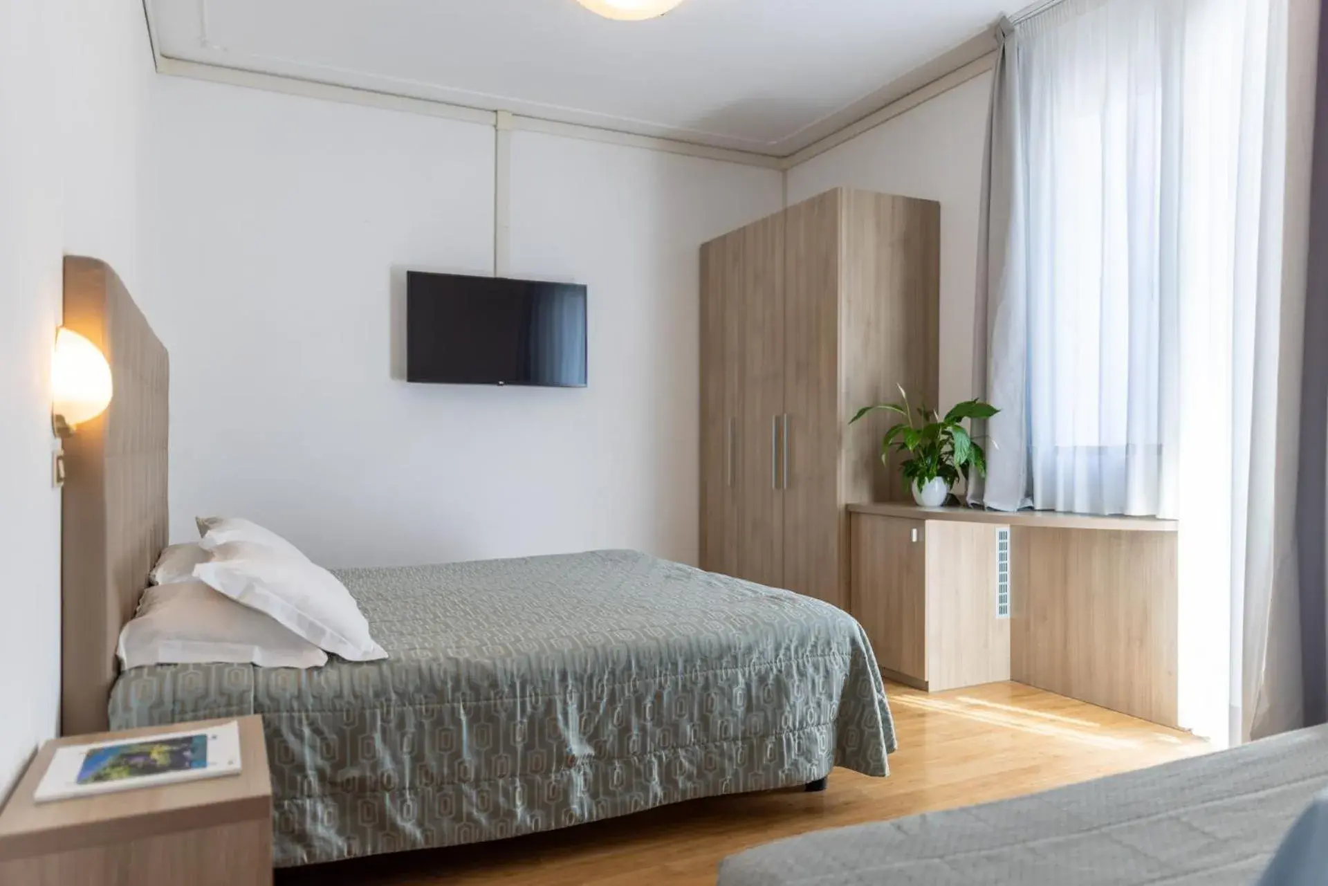 Superior Quadruple Room in Hotel Palma de Majorca Superior Quadruple Room in Hotel Palma de Majorca