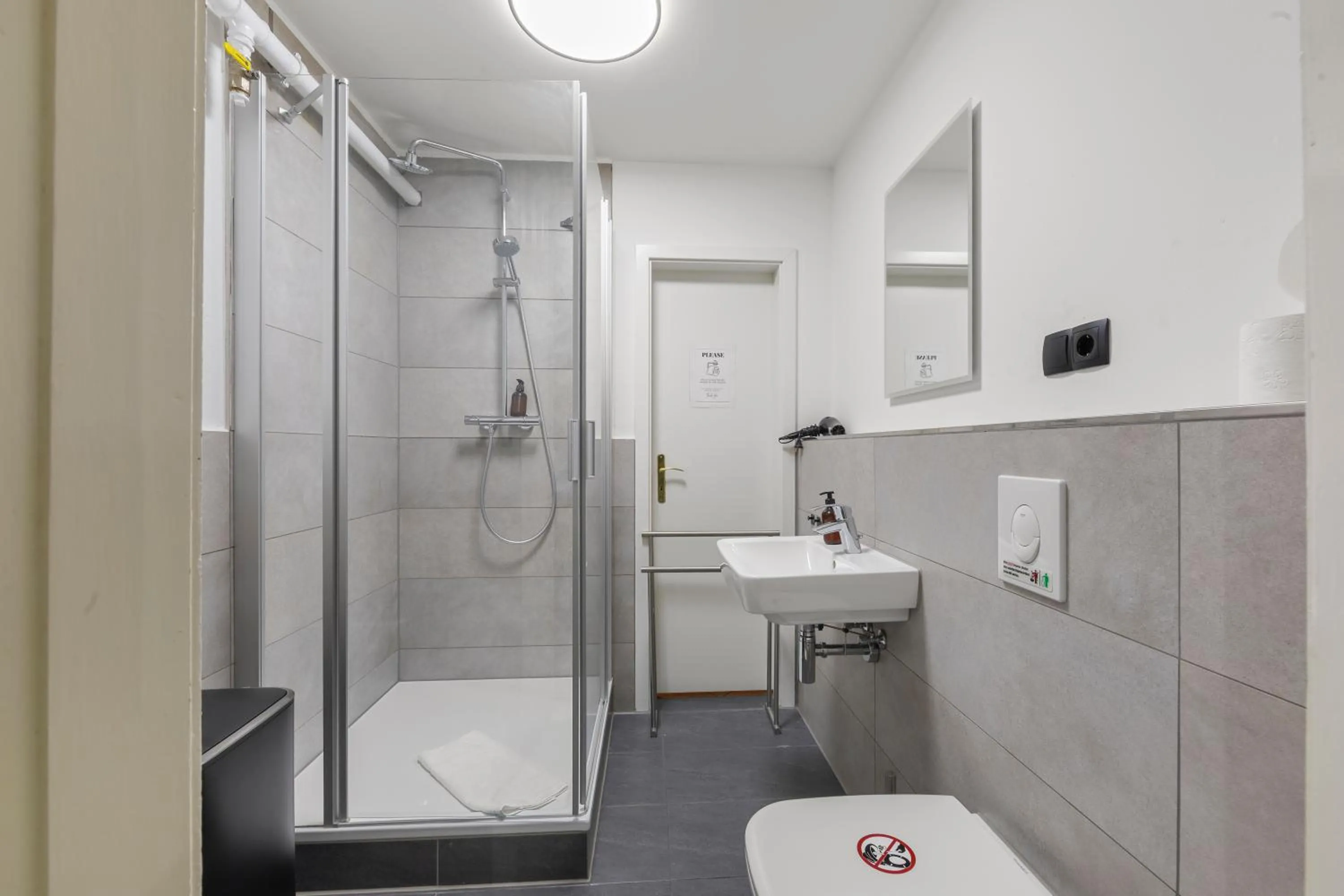 Bathroom in Big family apartment Berlin Treptower Park