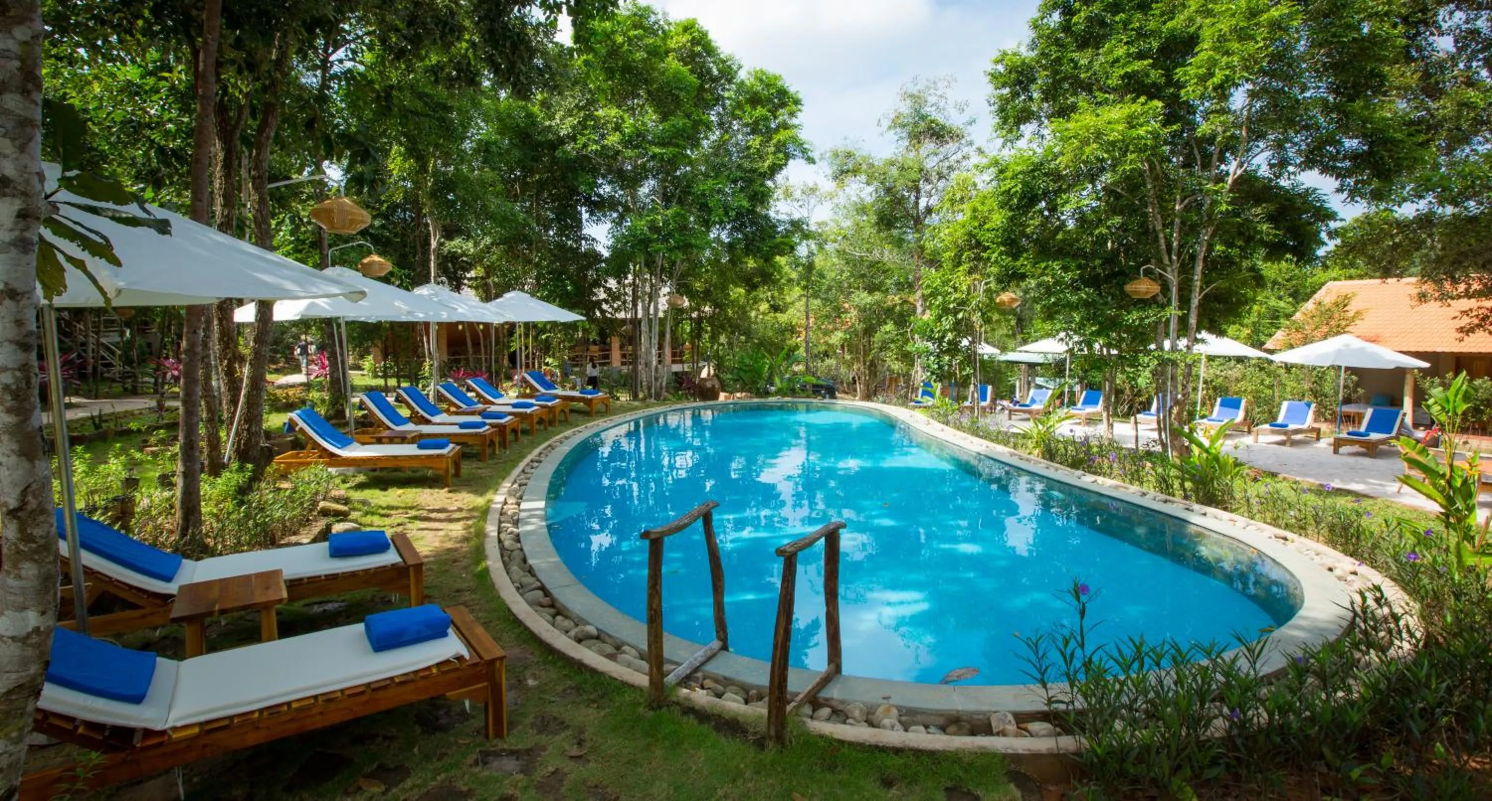 Swimming pool in Valley Village Phu Quoc