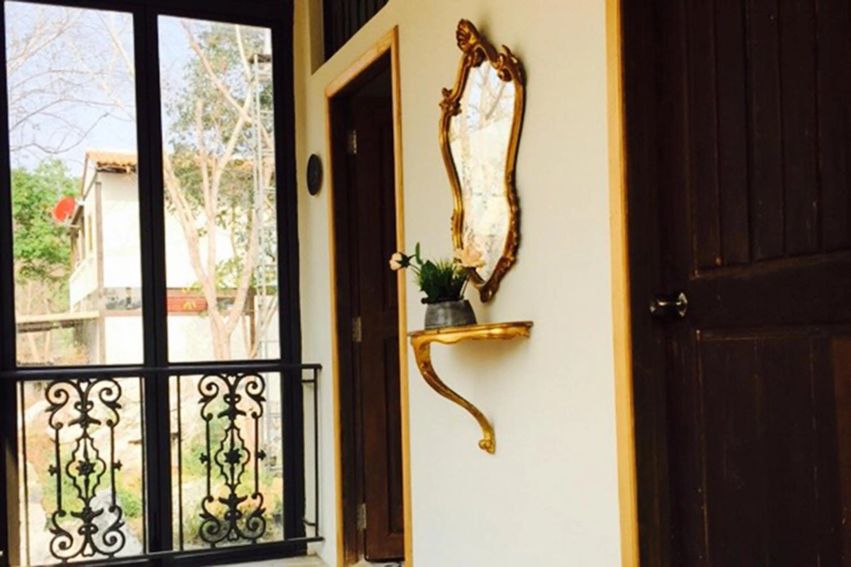 Decorative detail in Mela Garden Retreat Cottage