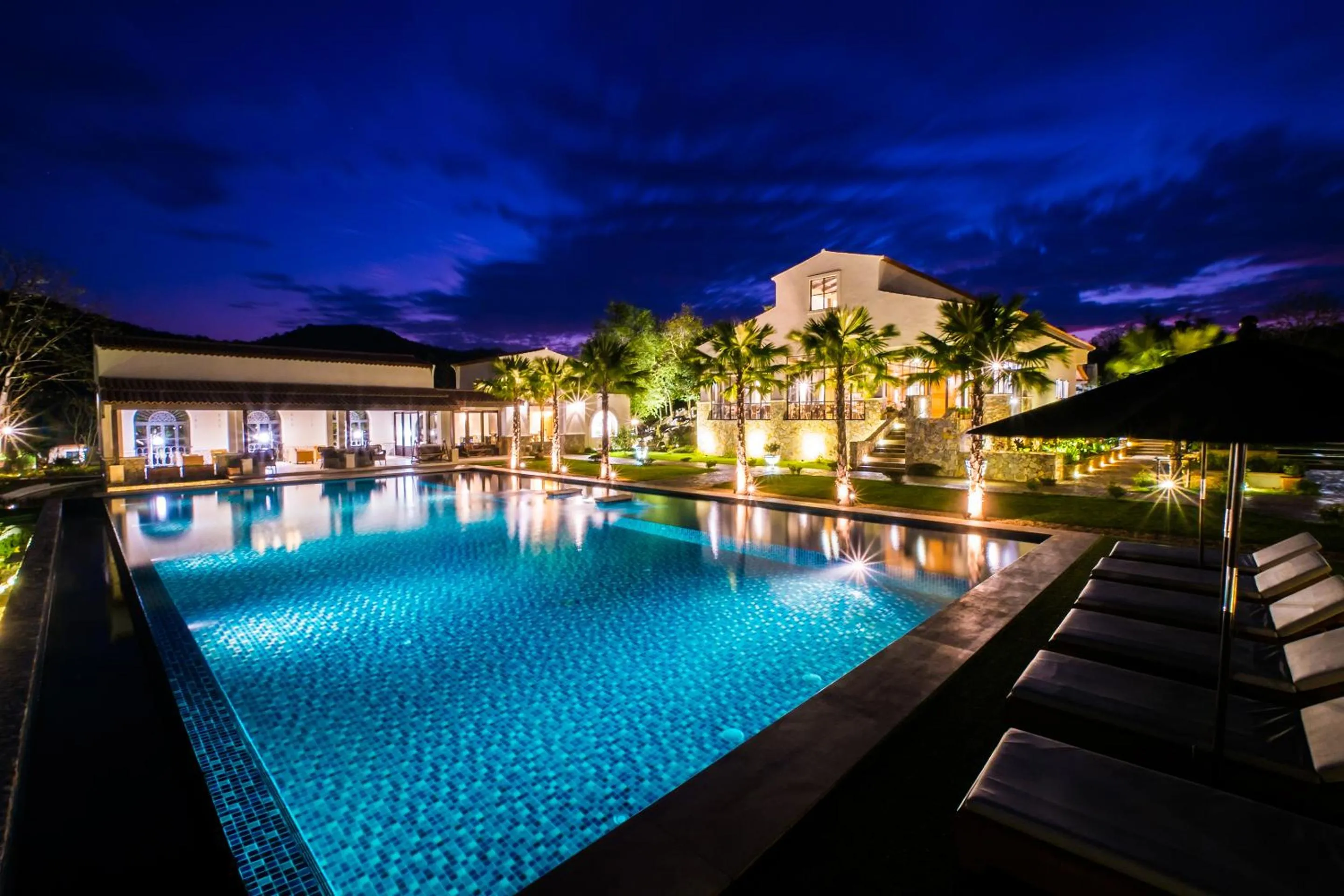 Night in Mela Garden Retreat Cottage