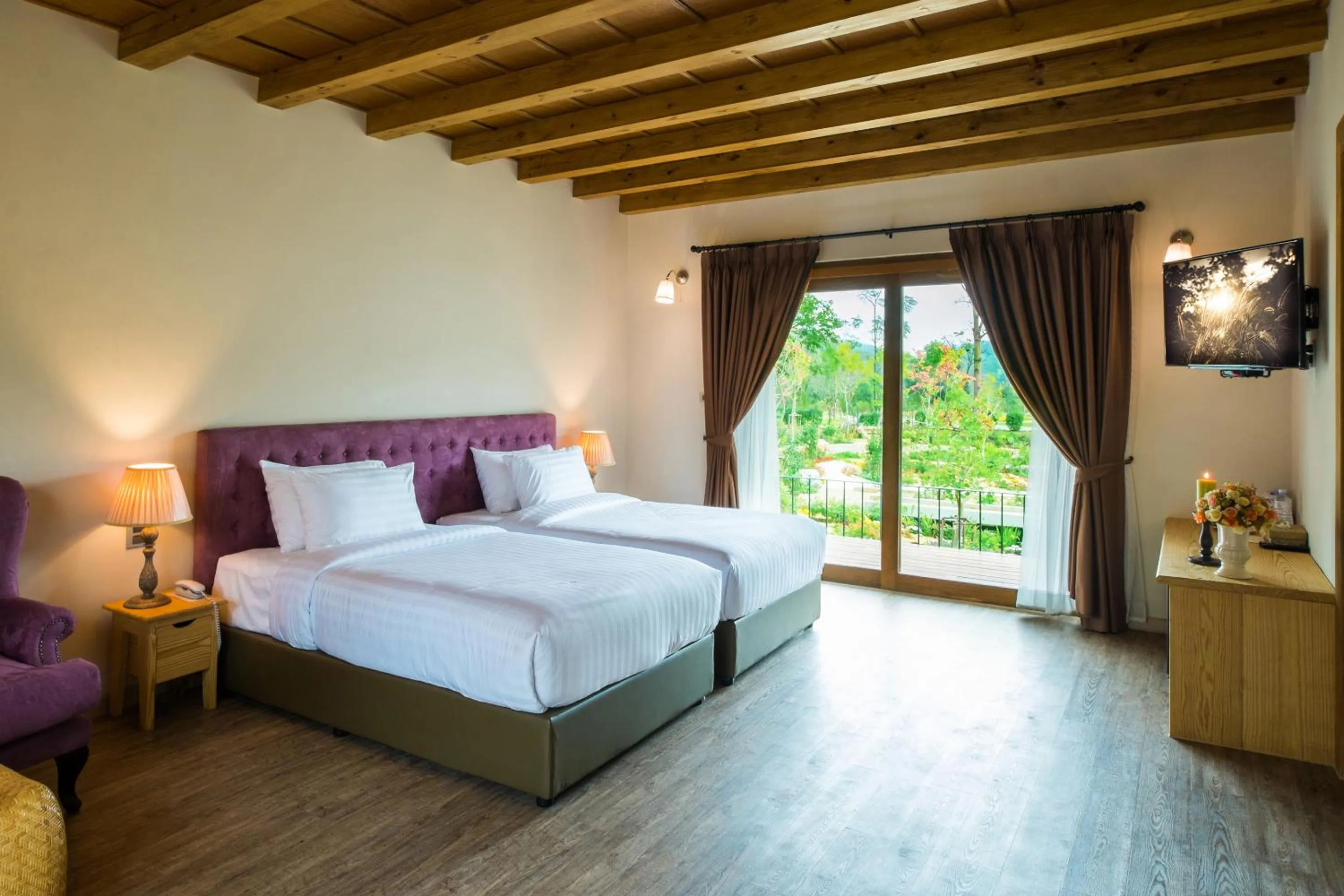 Bed in Mela Garden Retreat Cottage