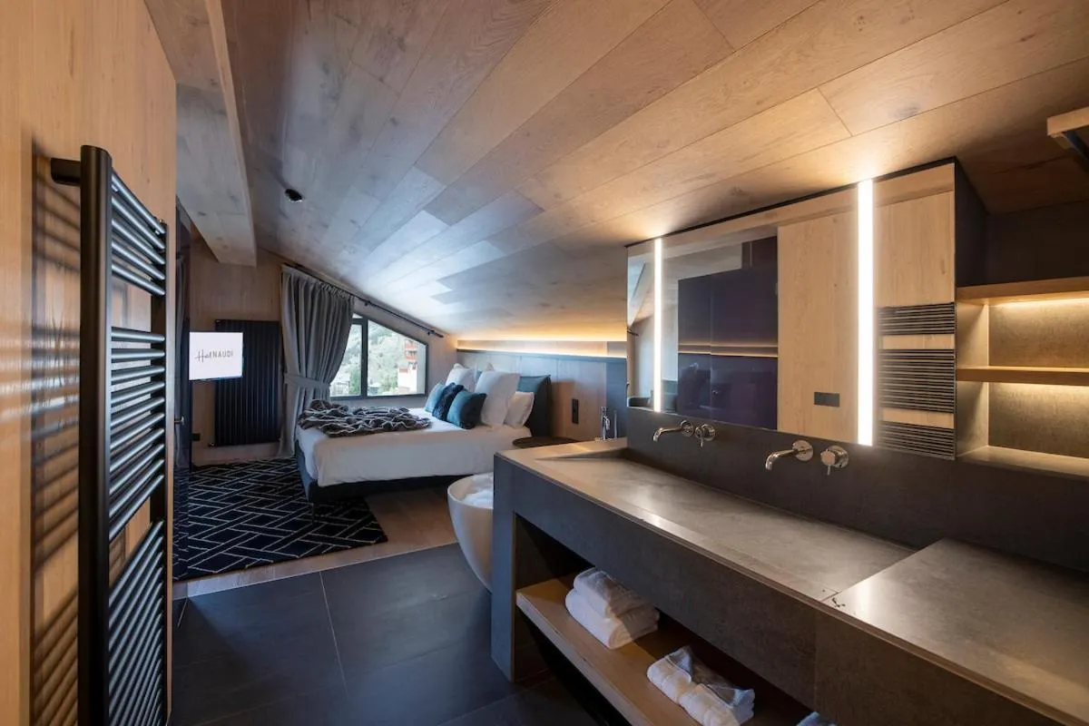 Bath, Bed in Hotel Naudi Boutique Adults only