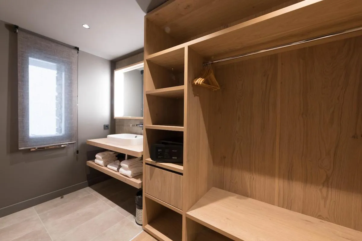 Bathroom, Bed in Hotel Naudi Boutique Adults only