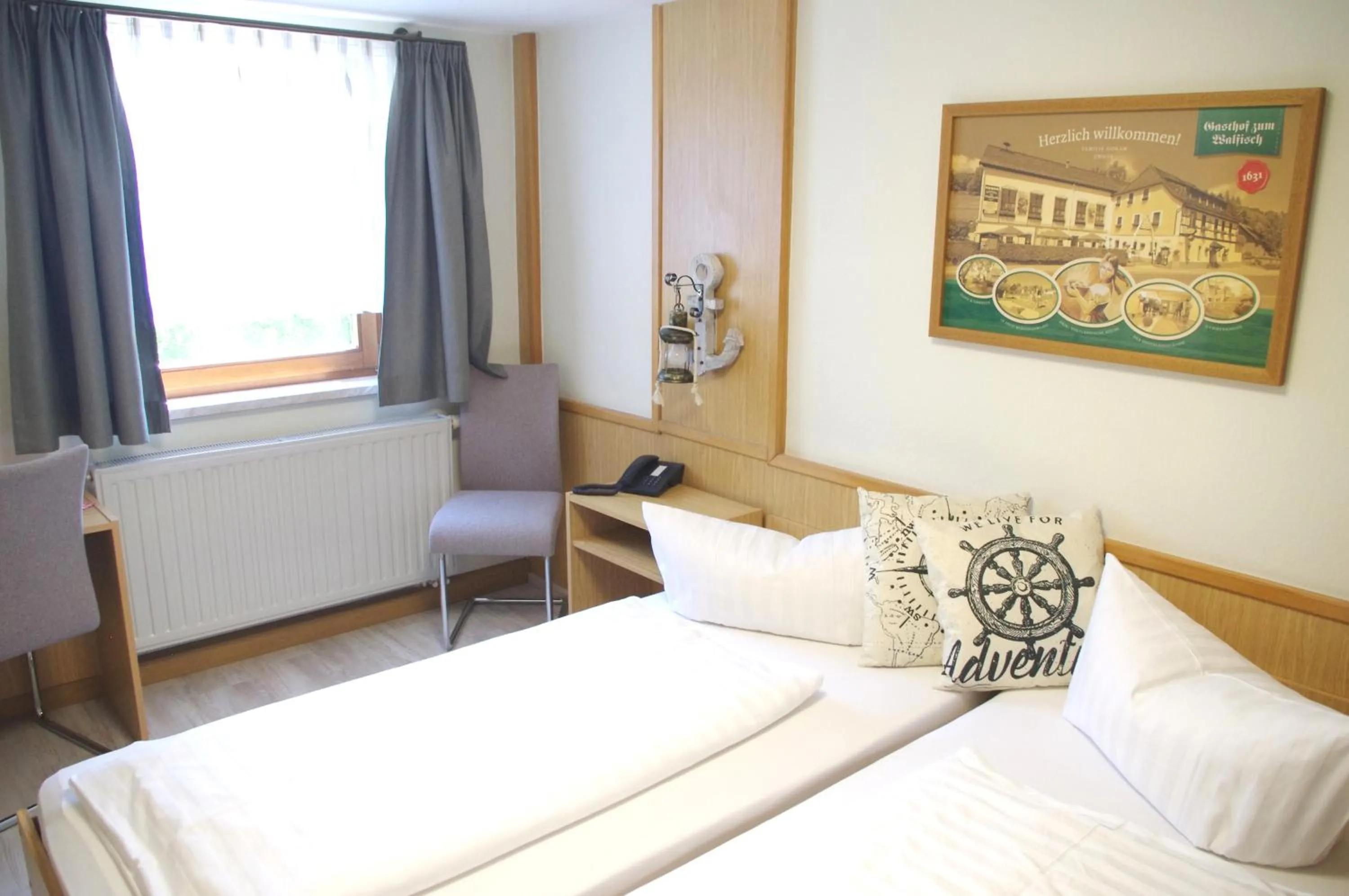 Bed in Hotel Gasthof zum Walfisch