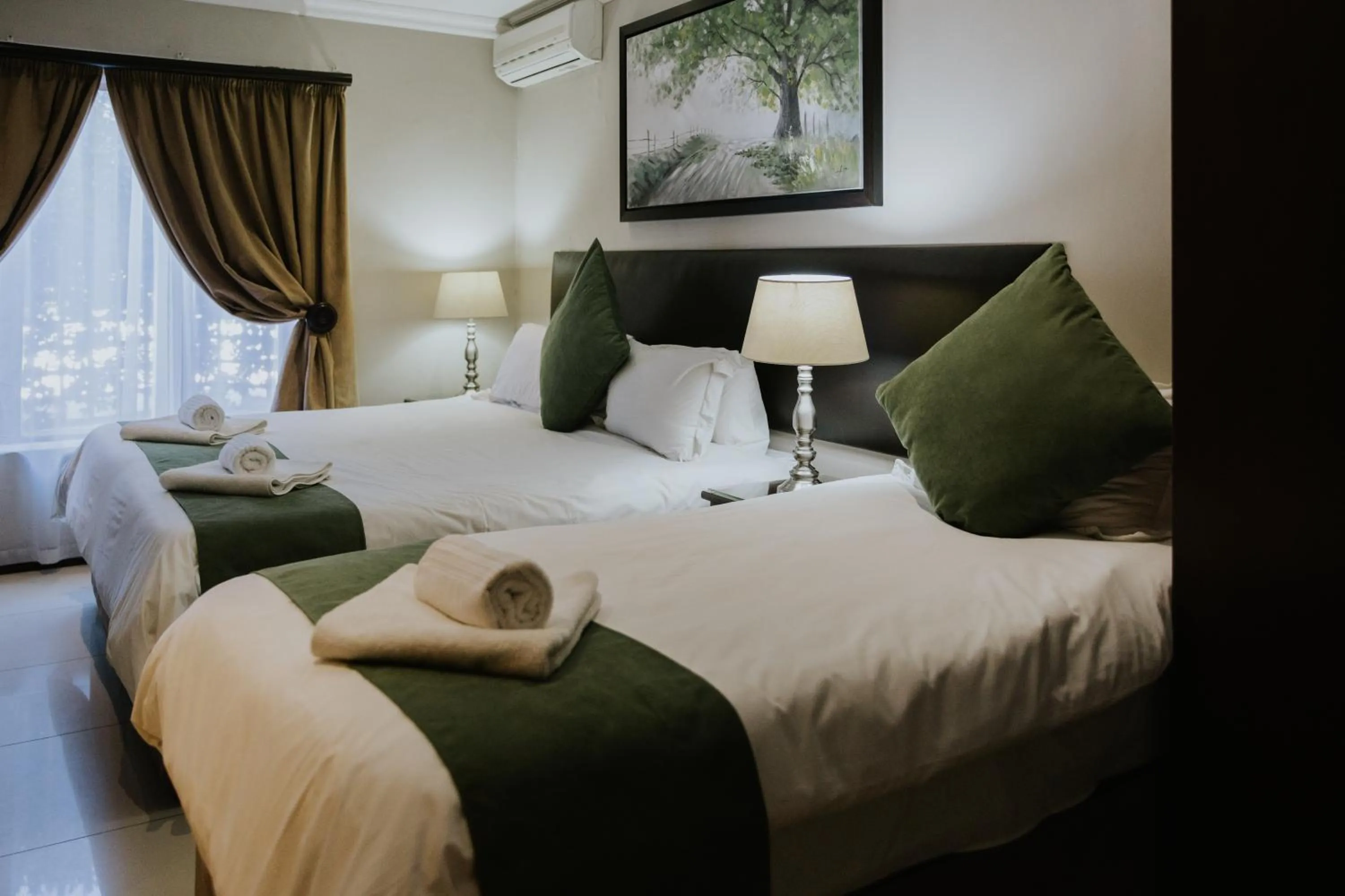 Family, Bed in Le Grand Chateau Hotel