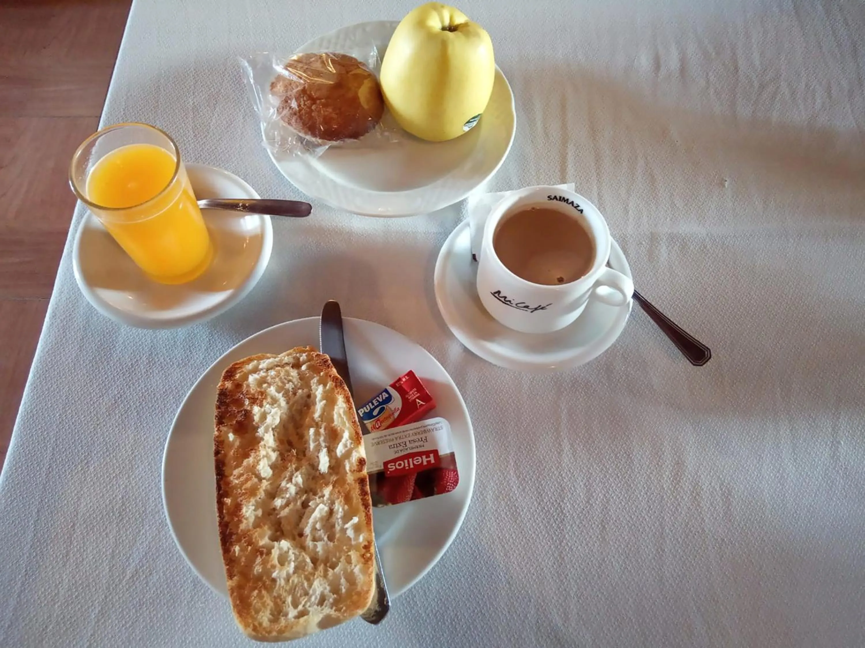 Continental breakfast in Venta del Alto Hotel las Cumbres by Vivere Stays