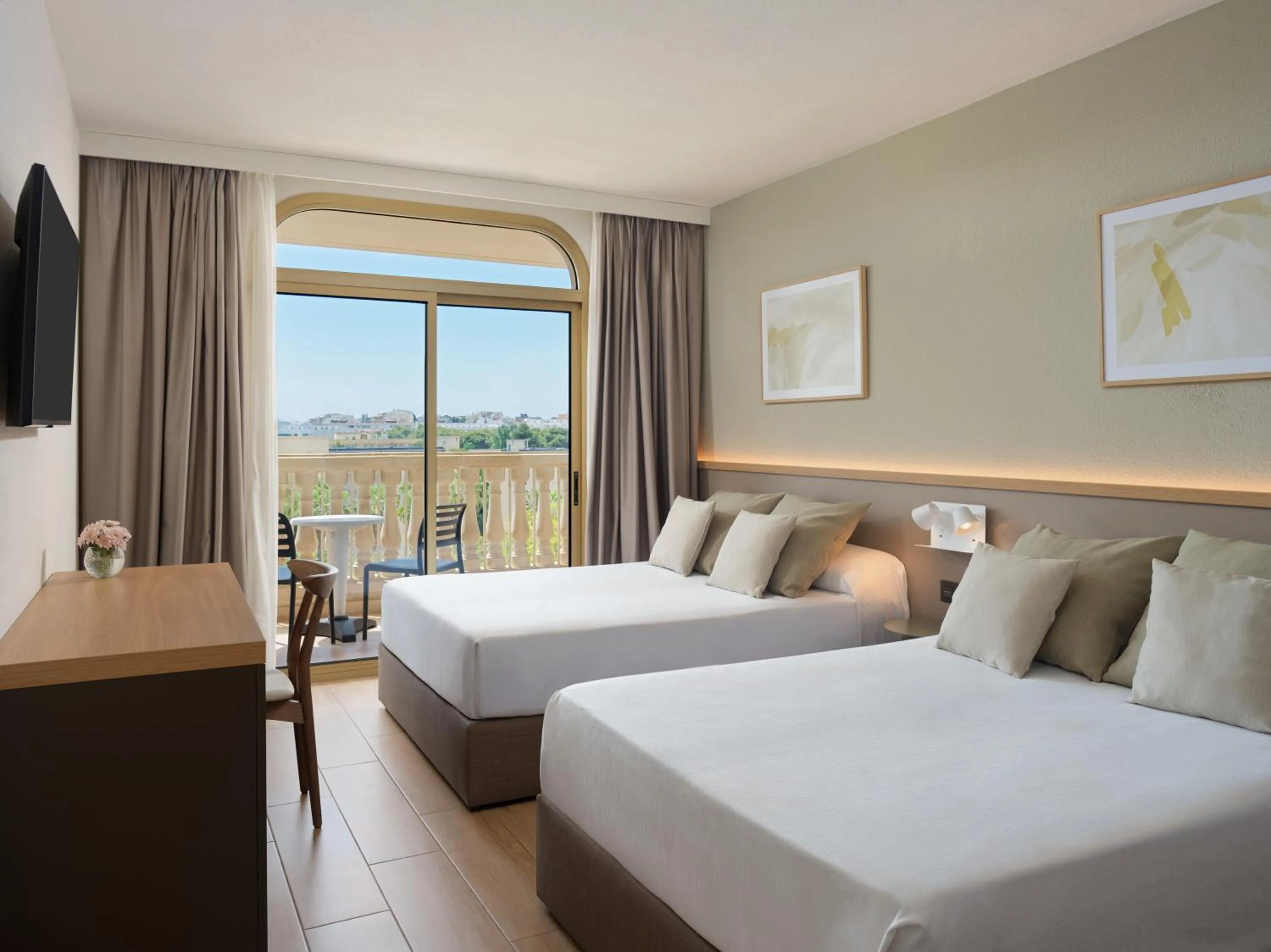 Bedroom, Bed in Ponient Dorada Palace by PortAventura World