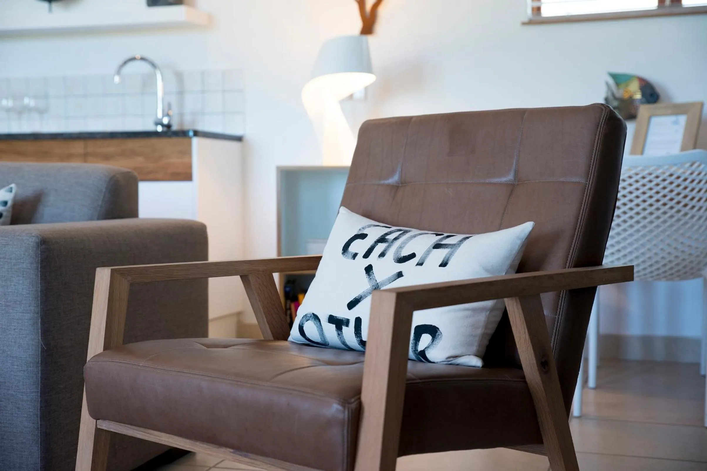 Photo of the whole room in Candlewood Lodge