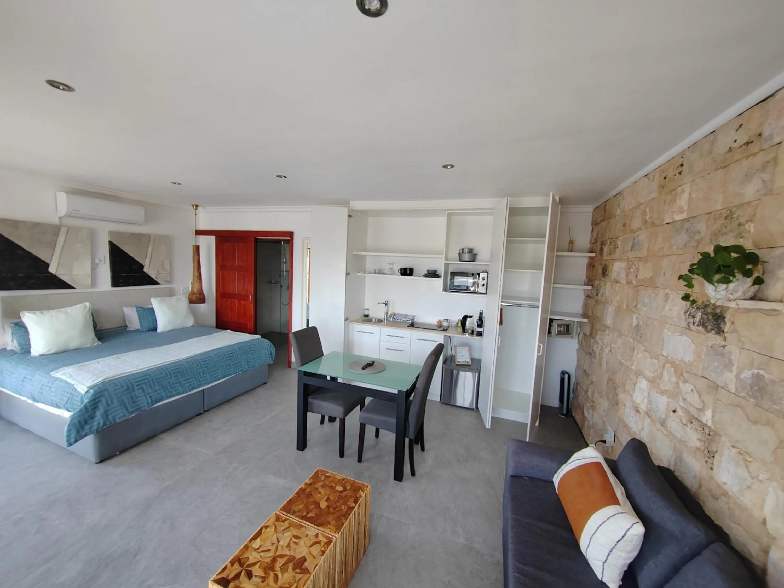 Bed in Candlewood Lodge