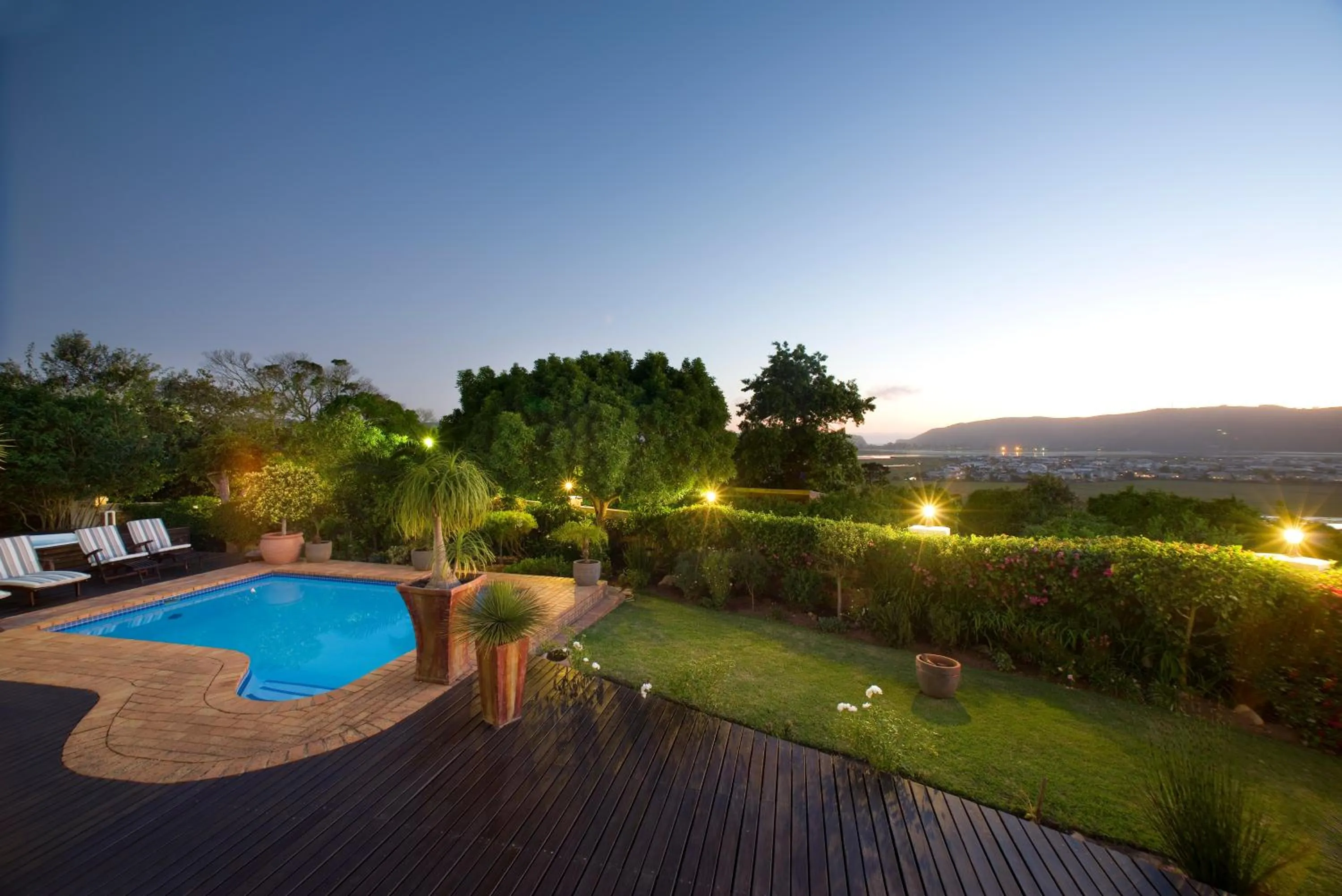 Garden view in Candlewood Lodge