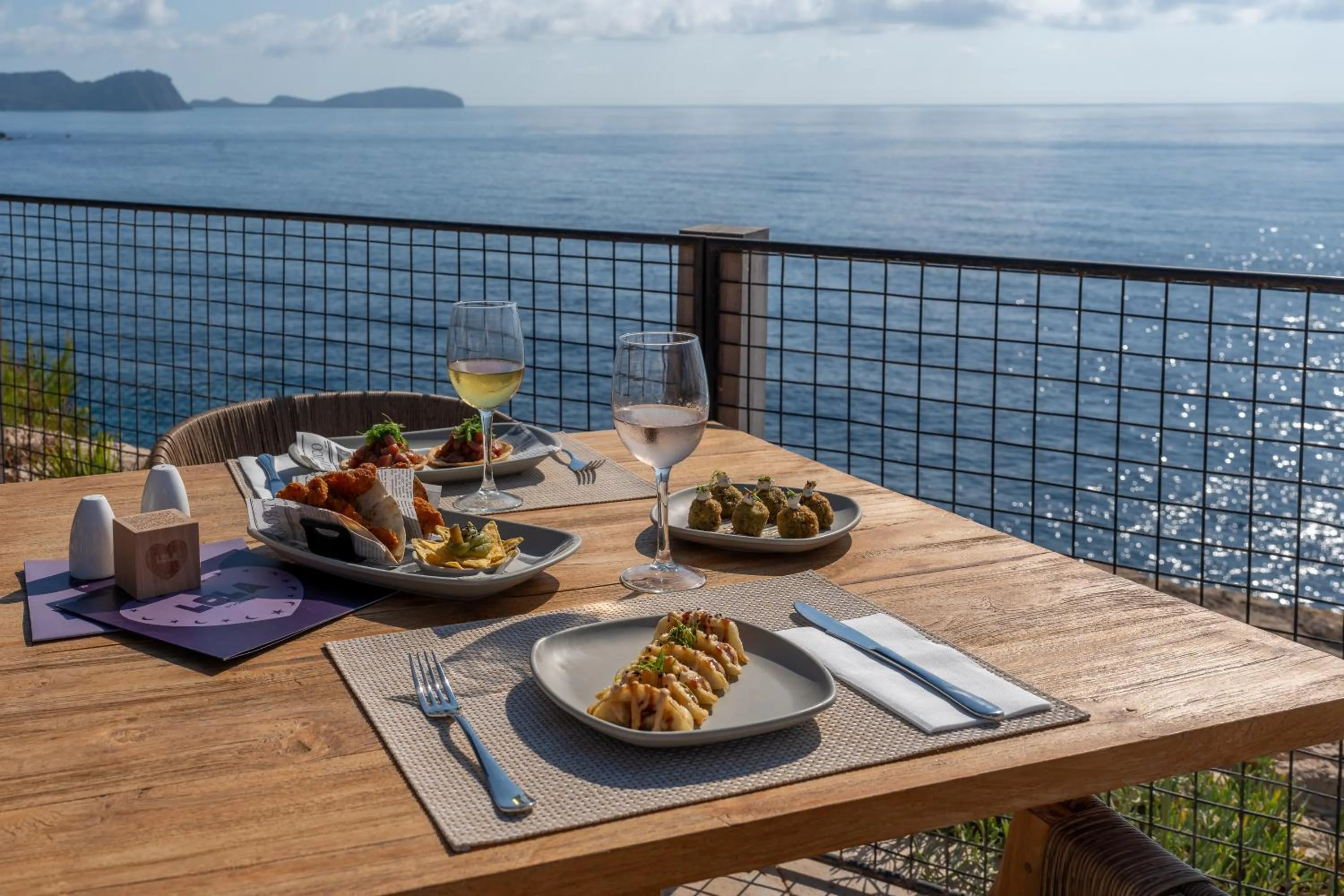 Food and drinks in FERGUS Style Punta Arabi