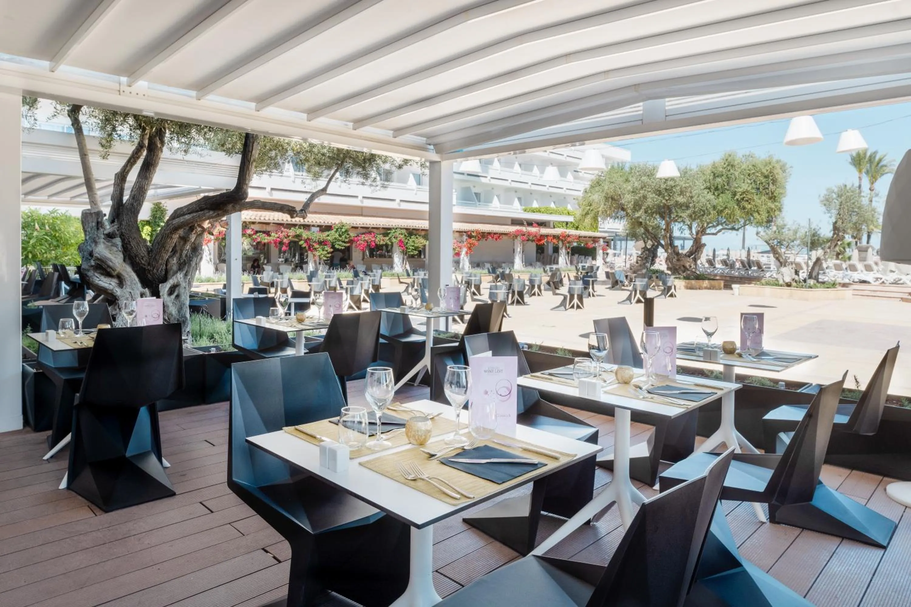 Restaurant/places to eat in Hotel Condesa