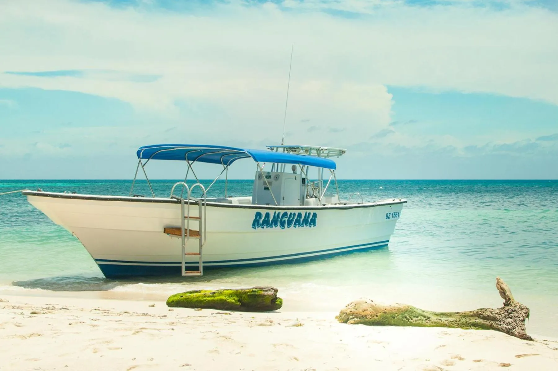 Beach in Ranguana Caye Cabanas