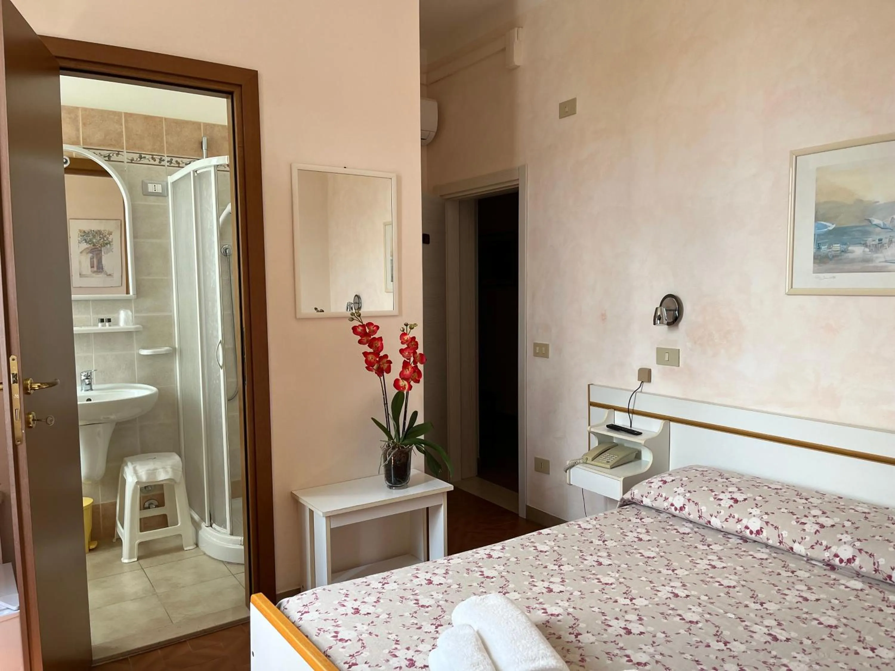 Bedroom in Hotel Ellymar