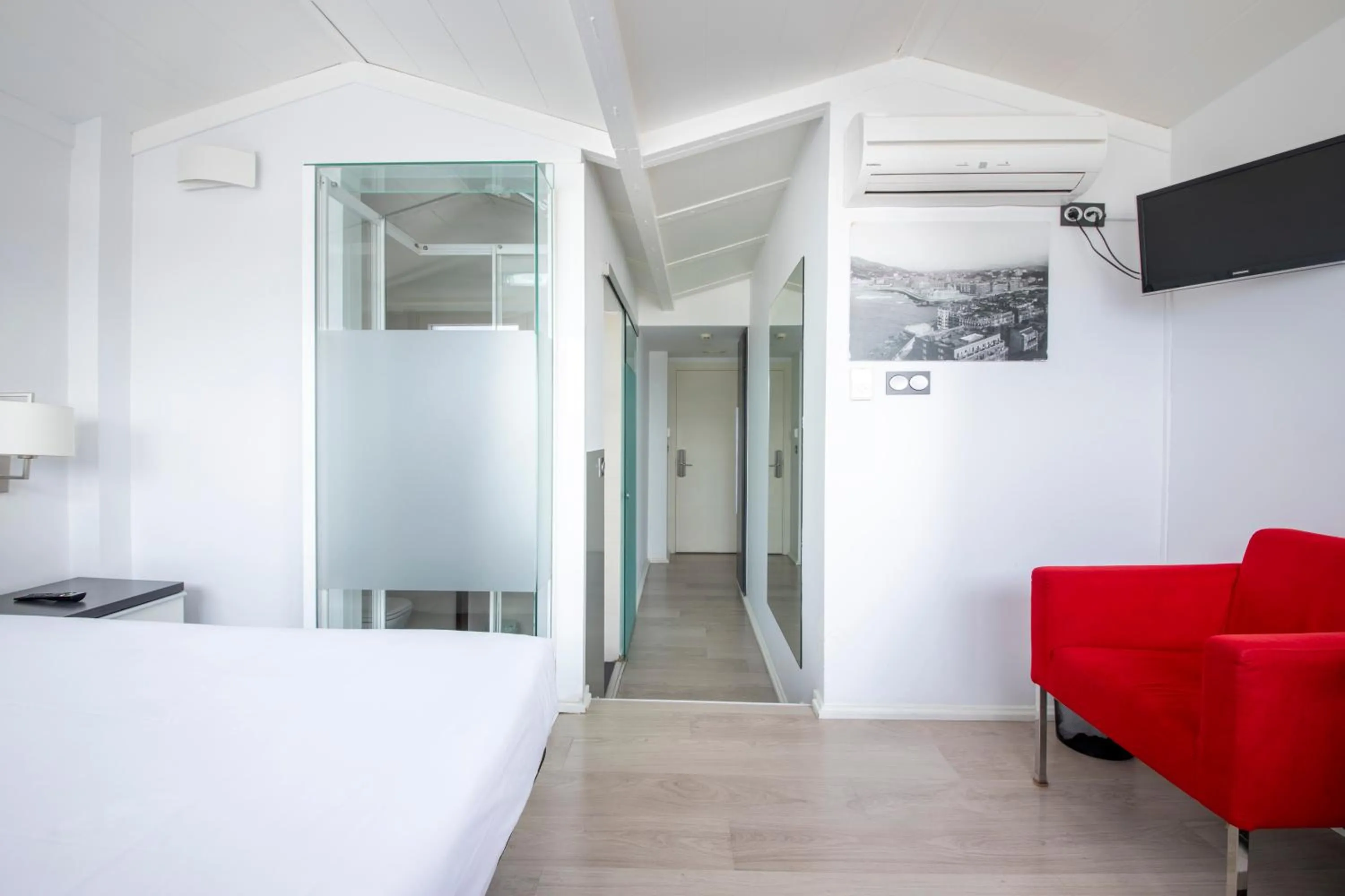 Bed in Hotel Punta Monpas