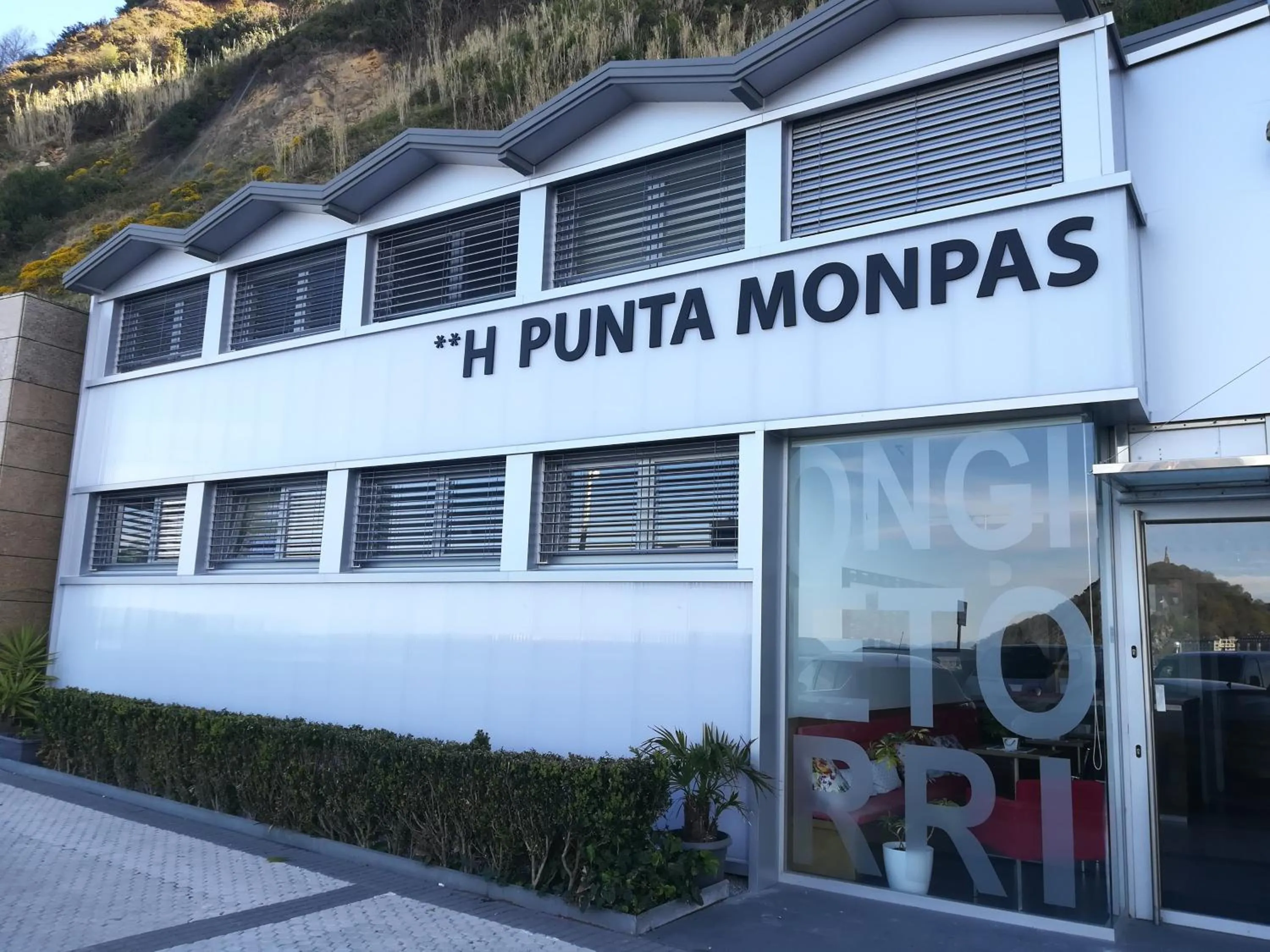 Facade/entrance in Hotel Punta Monpas