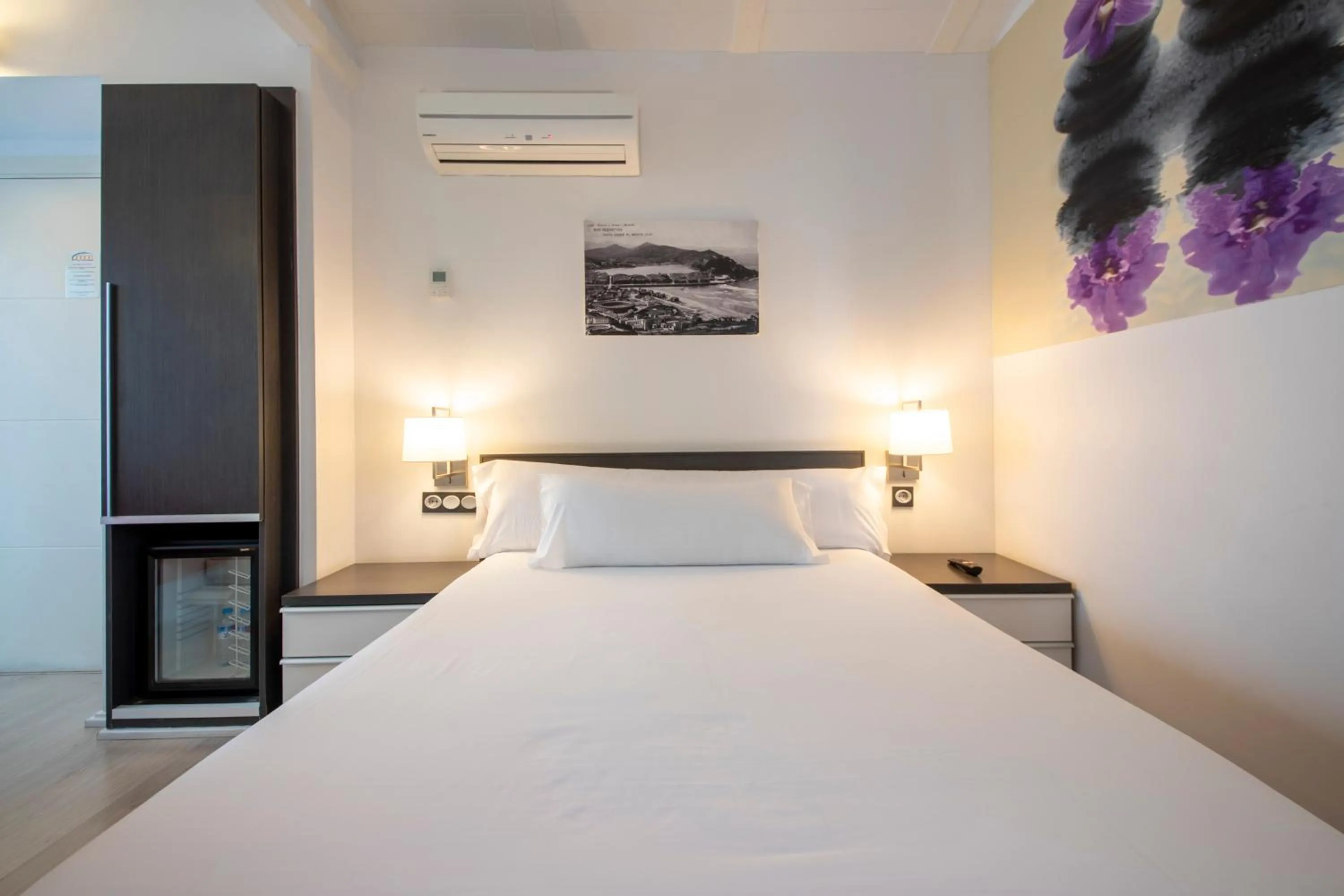 Bed in Hotel Punta Monpas