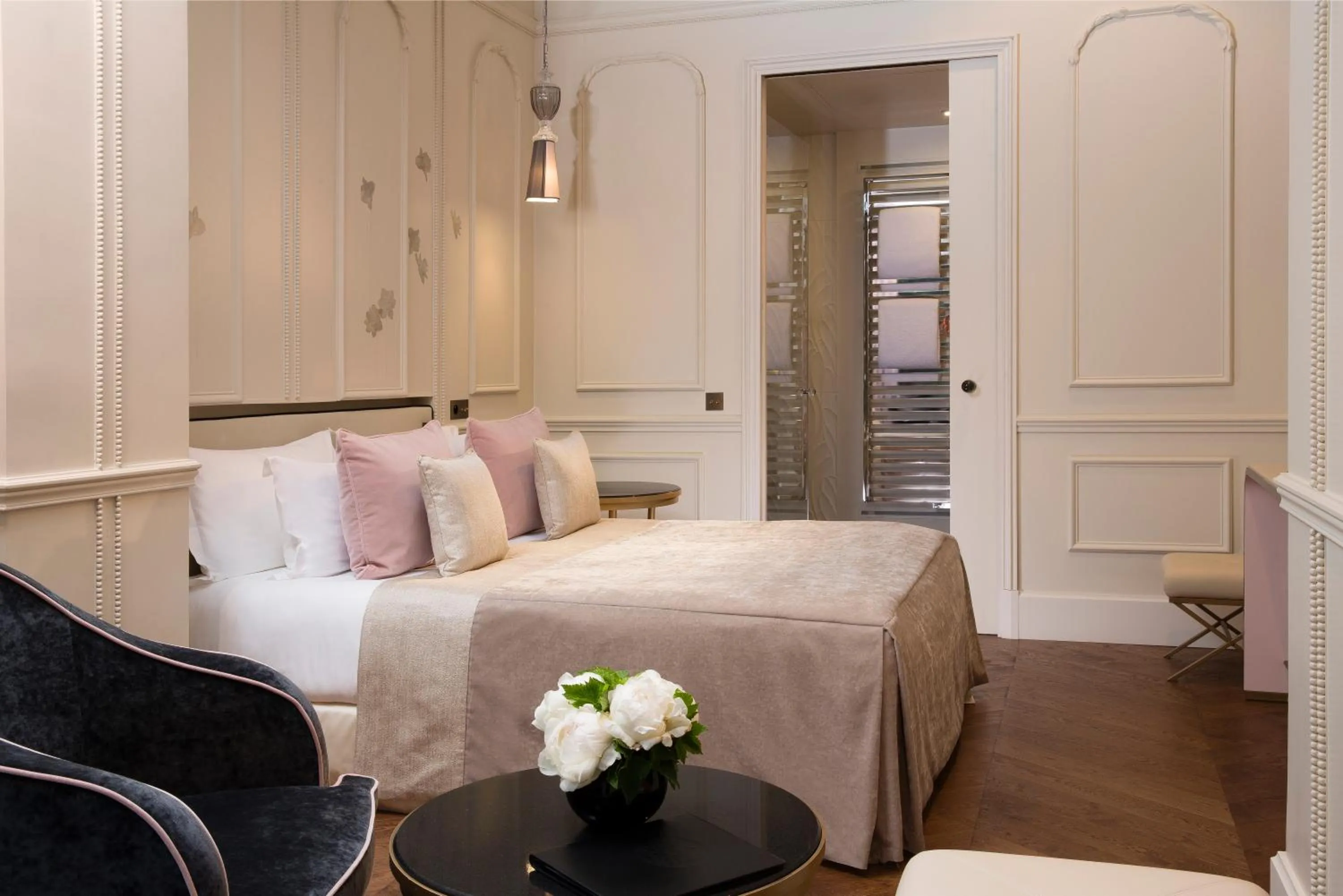 Photo of the whole room, Bed in Le Narcisse Blanc