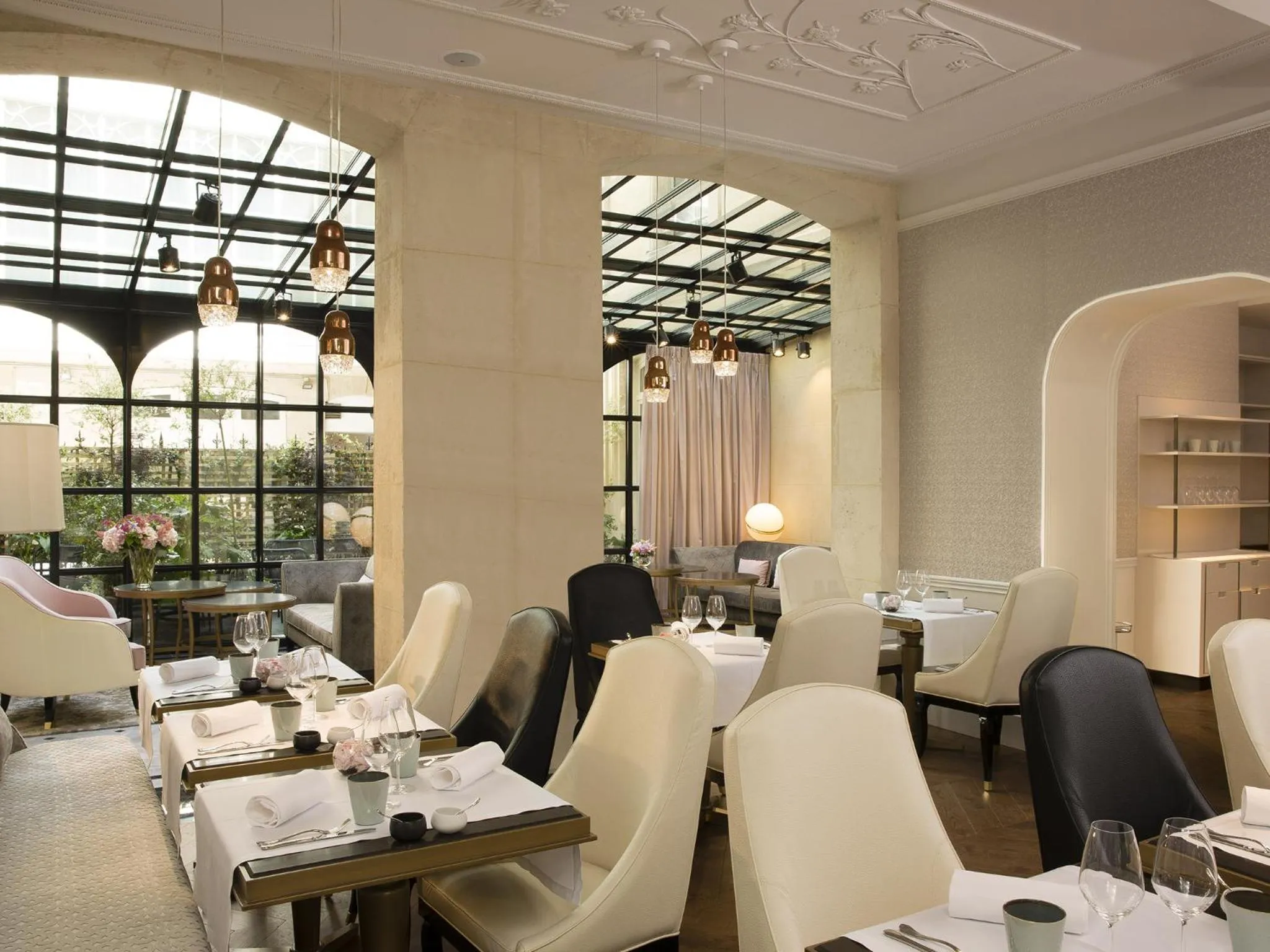 Restaurant/places to eat in Le Narcisse Blanc