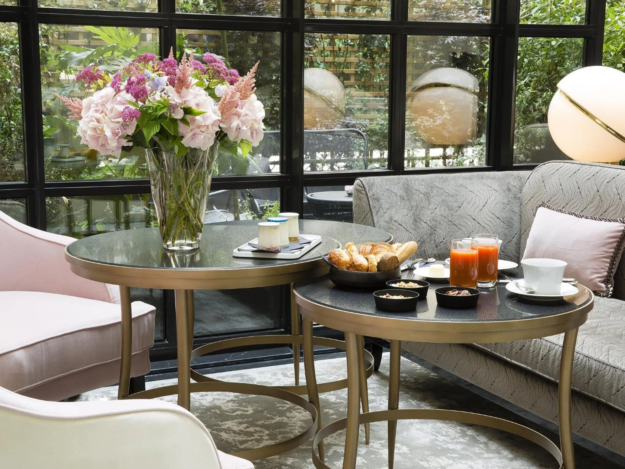 Restaurant/places to eat in Le Narcisse Blanc