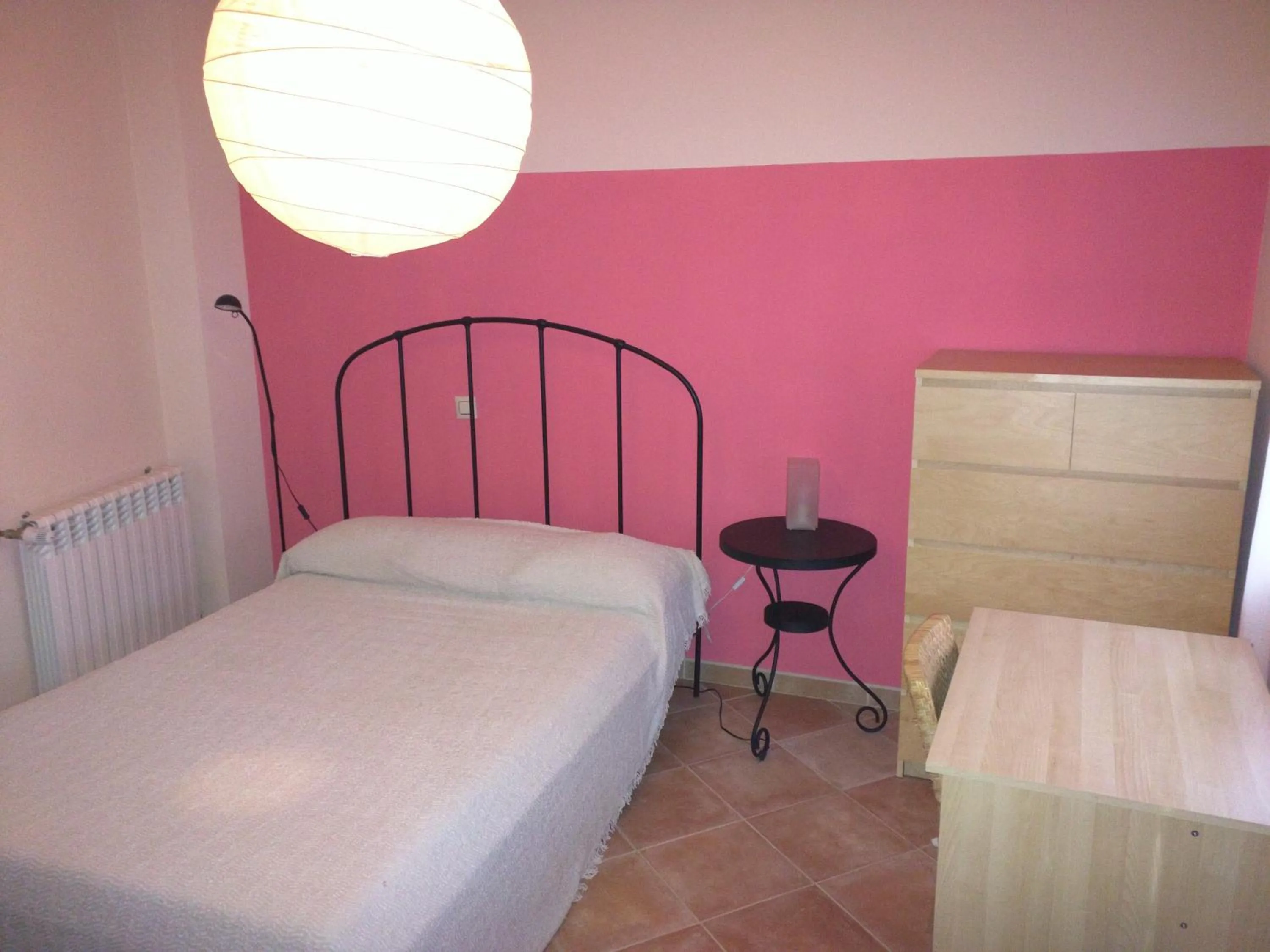 Photo of the whole room, Bed in San Roque 18