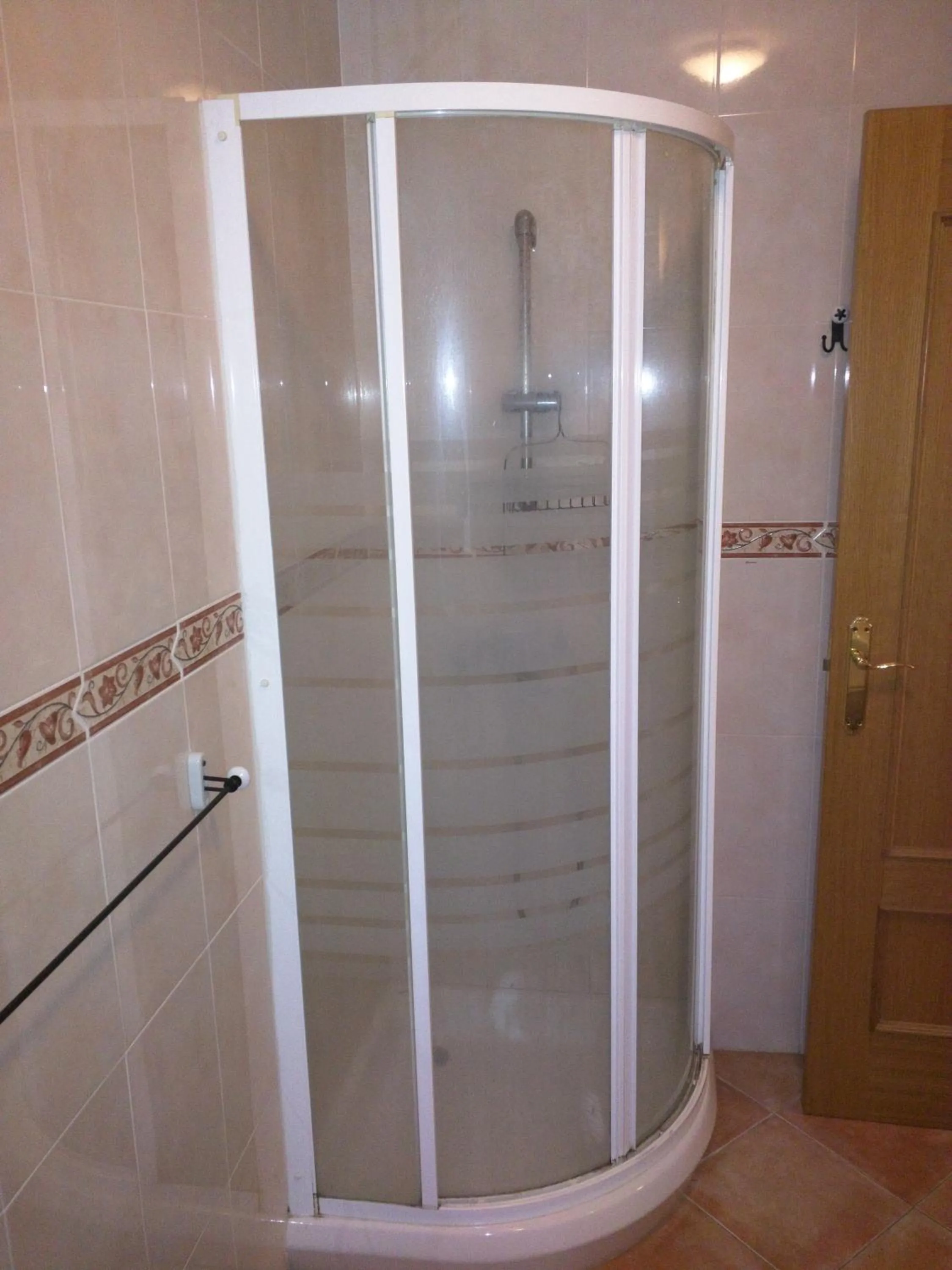 Shower in San Roque 18