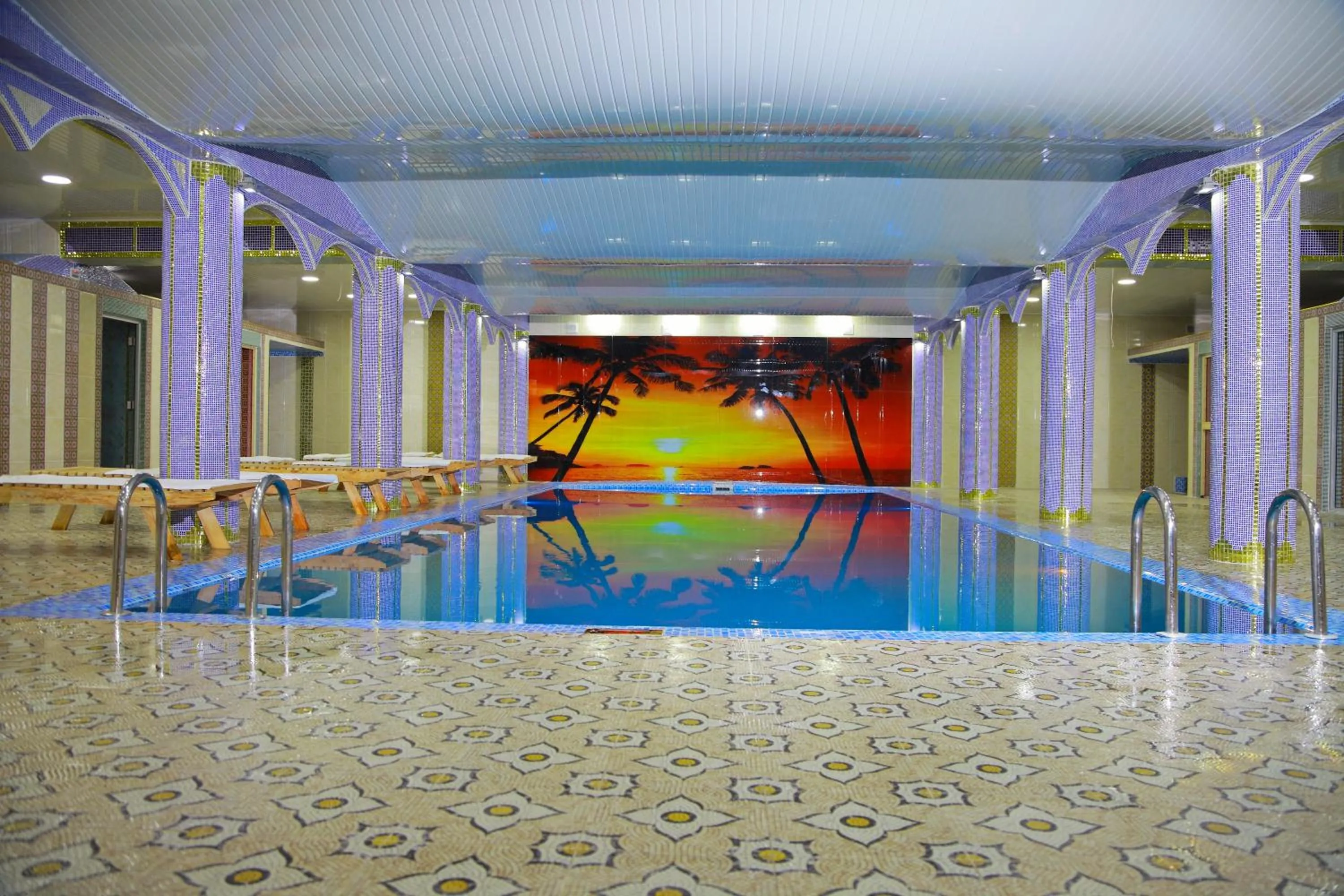 Swimming pool in HON SAROY - immerse atmosphere in the epoch of the khans