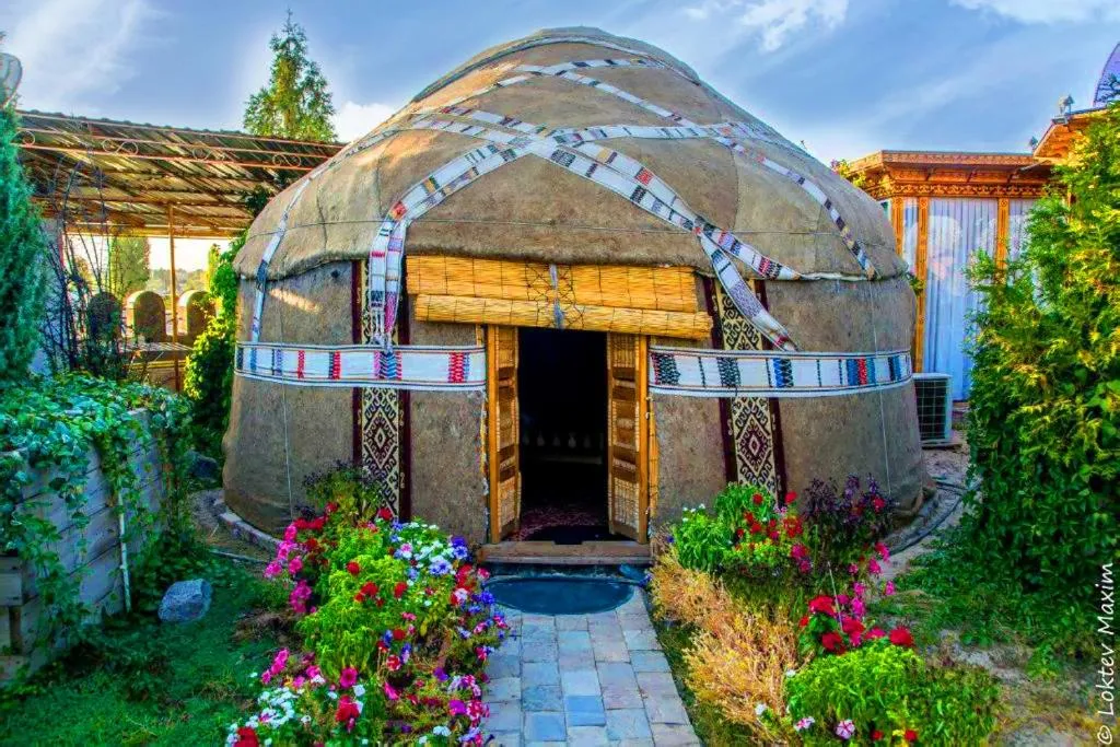 HON SAROY - immerse atmosphere in the epoch of the khans