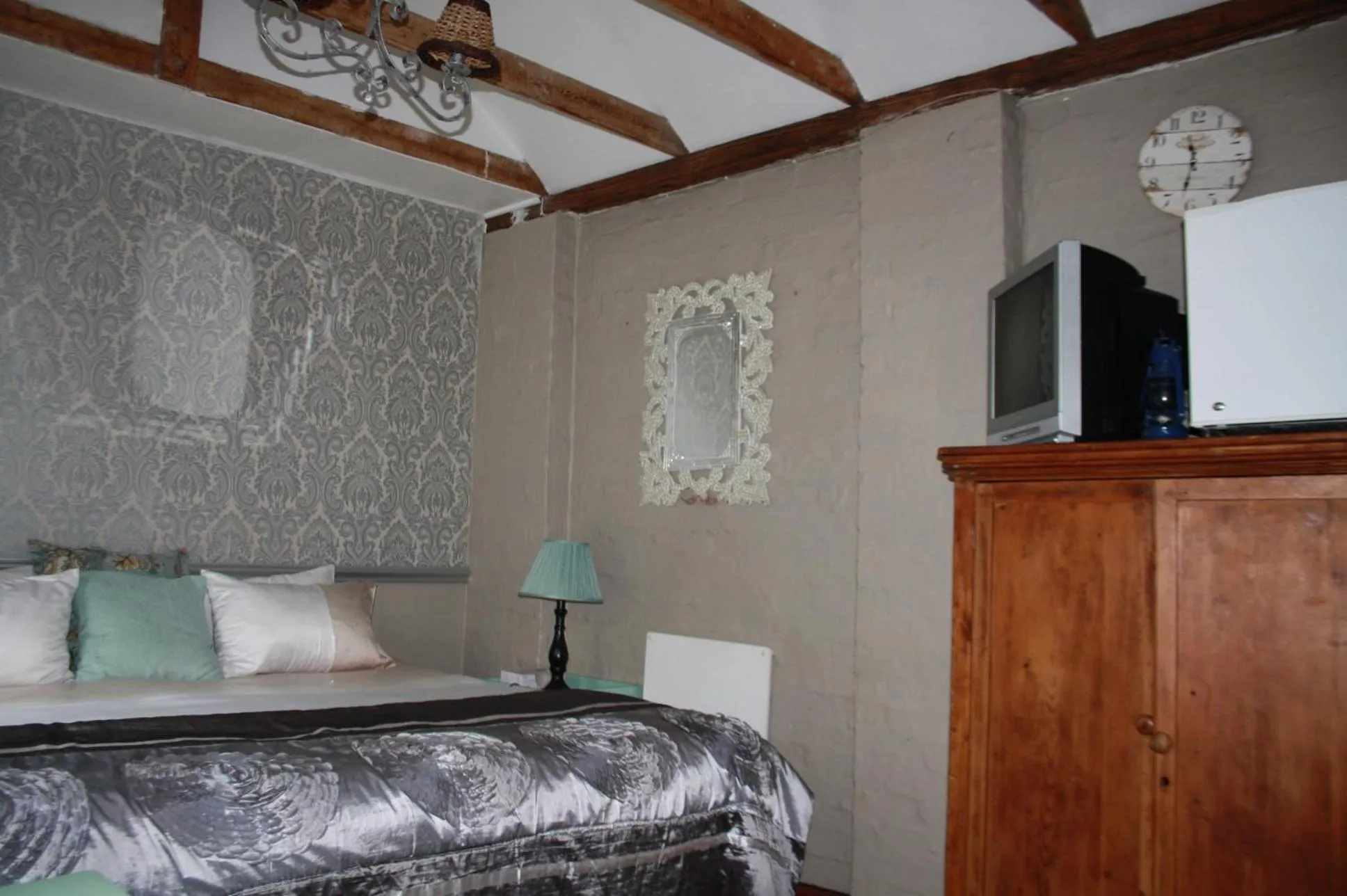 Bed in A Garden Suite B&B