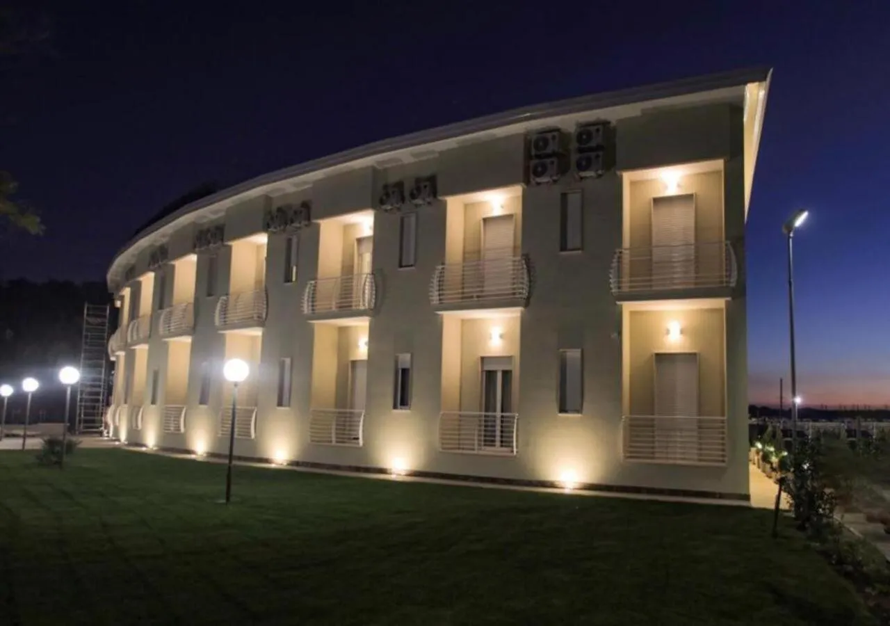 Property building in Hotel Holiday