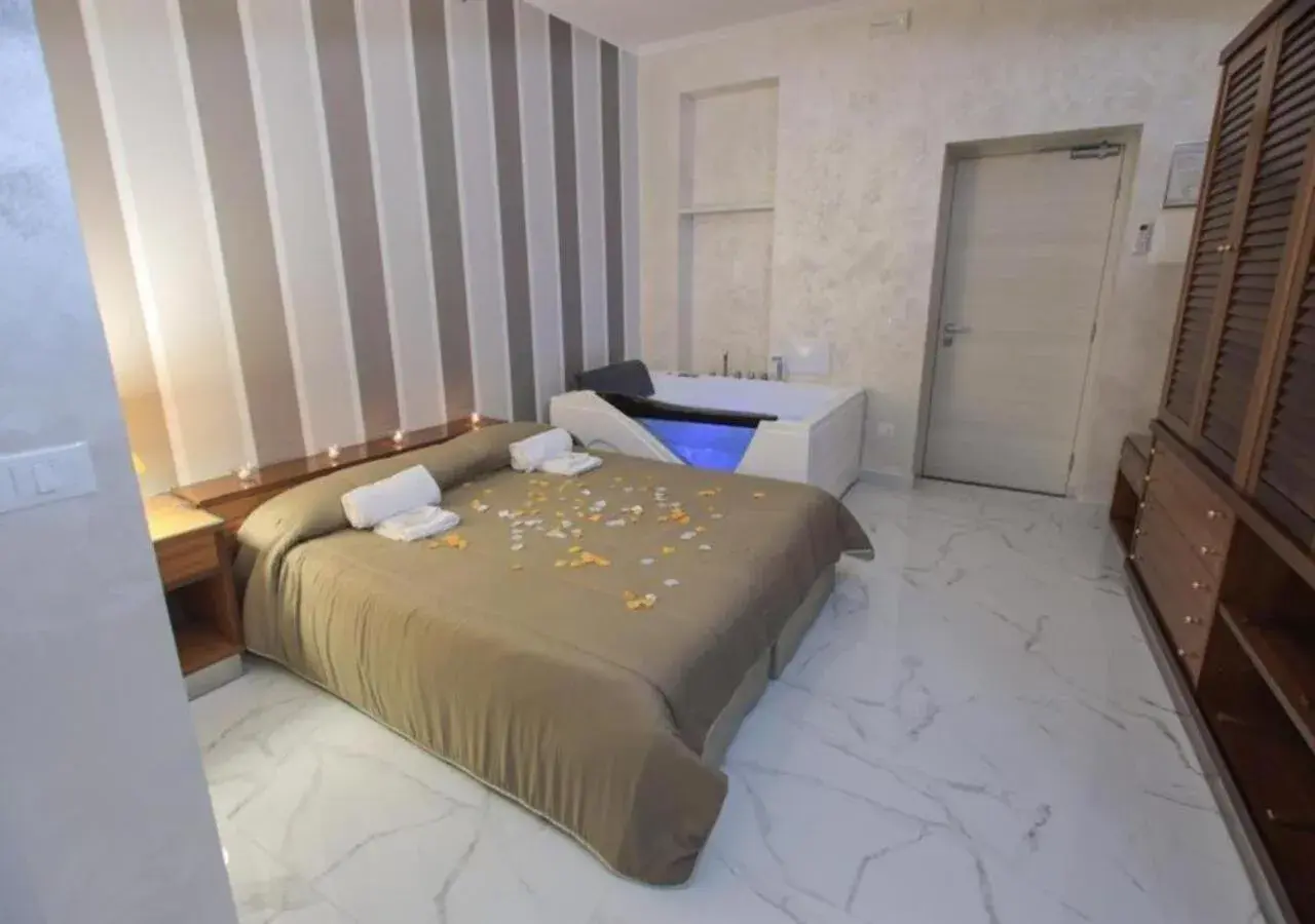 King Room with Spa Bath - single occupancy in Hotel Holiday King Room with Spa Bath - single occupancy in Hotel Holiday